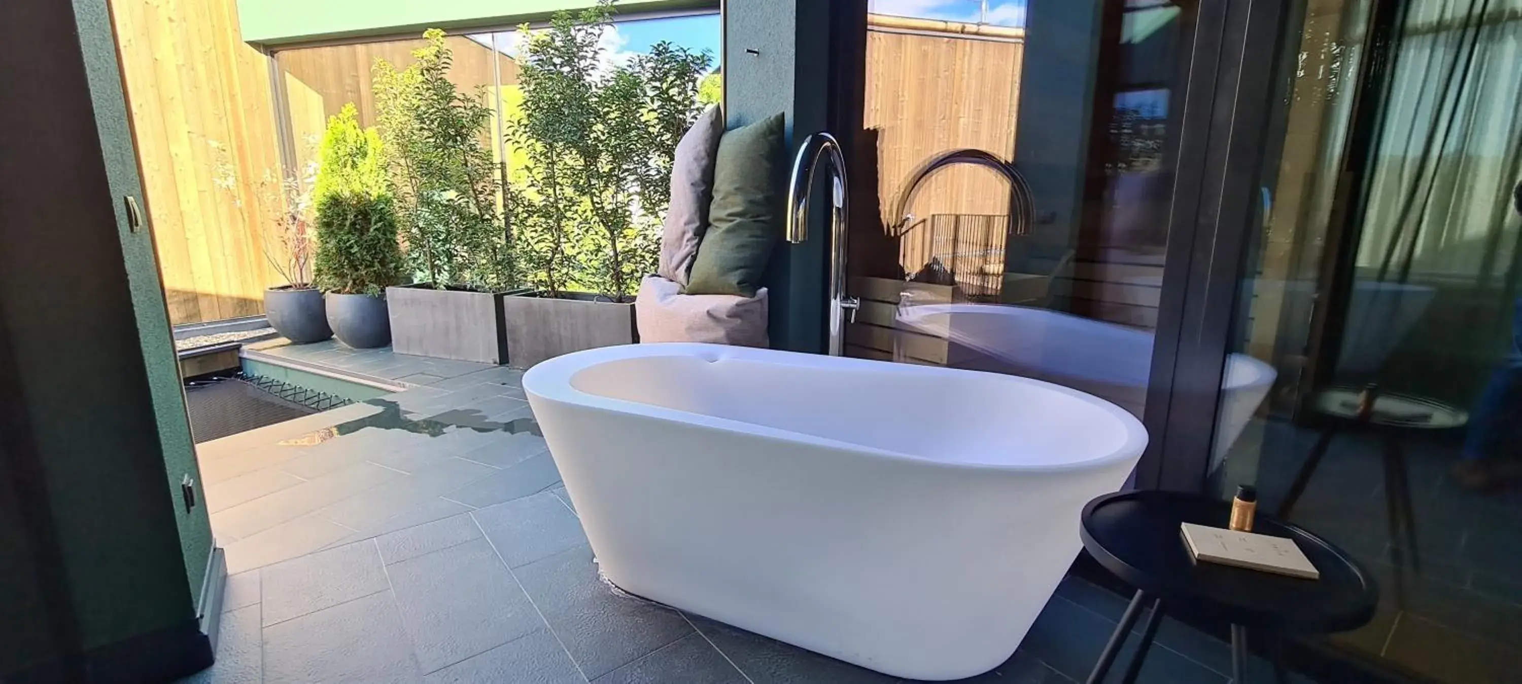 Deluxe Suite with Spa Bath in Floris Green Suites by Parc Hotel Florian Deluxe Suite with Spa Bath in Floris Green Suites by Parc Hotel Florian