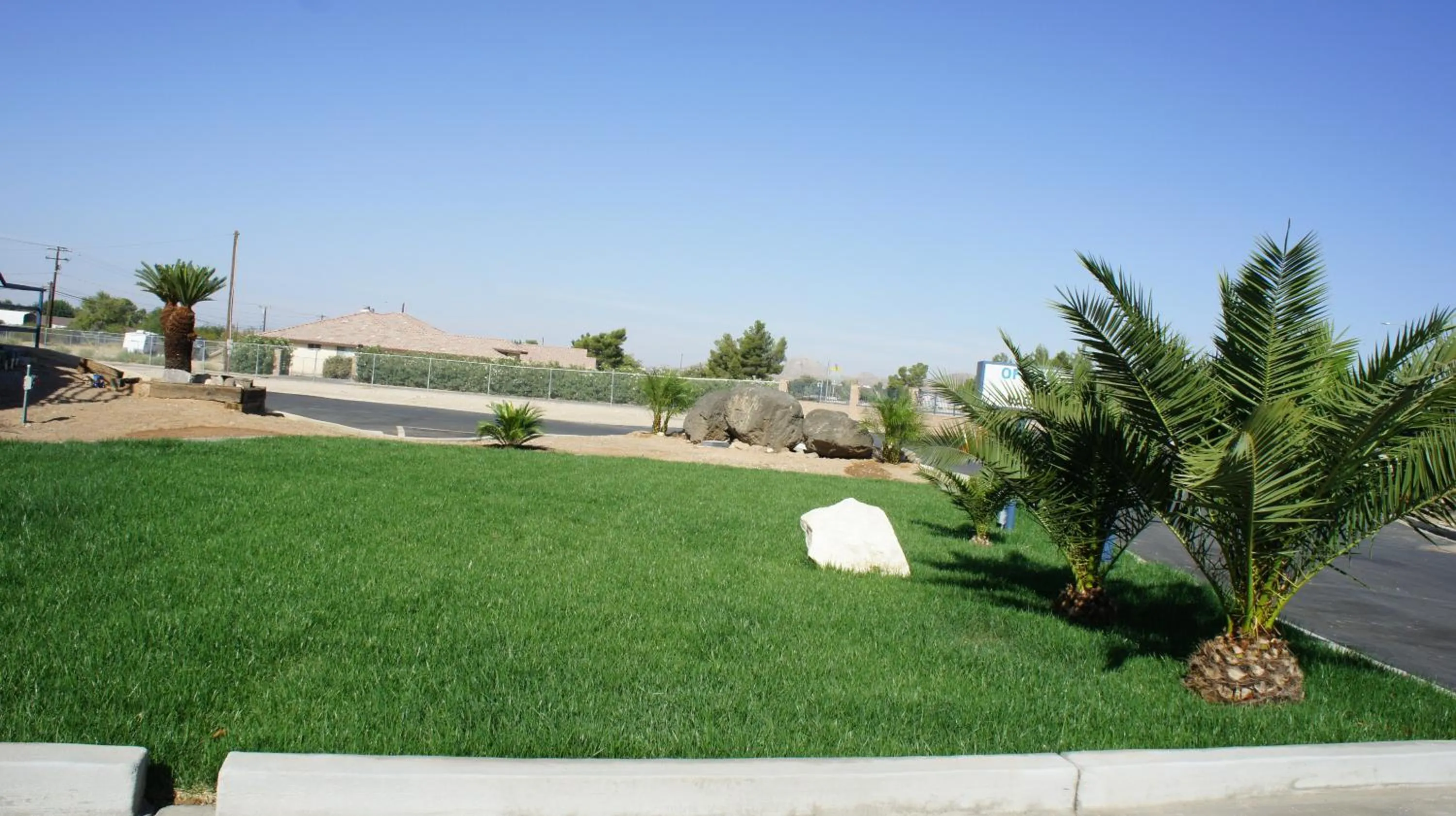 Facade/entrance in Apple Valley Hotel & Lodge
