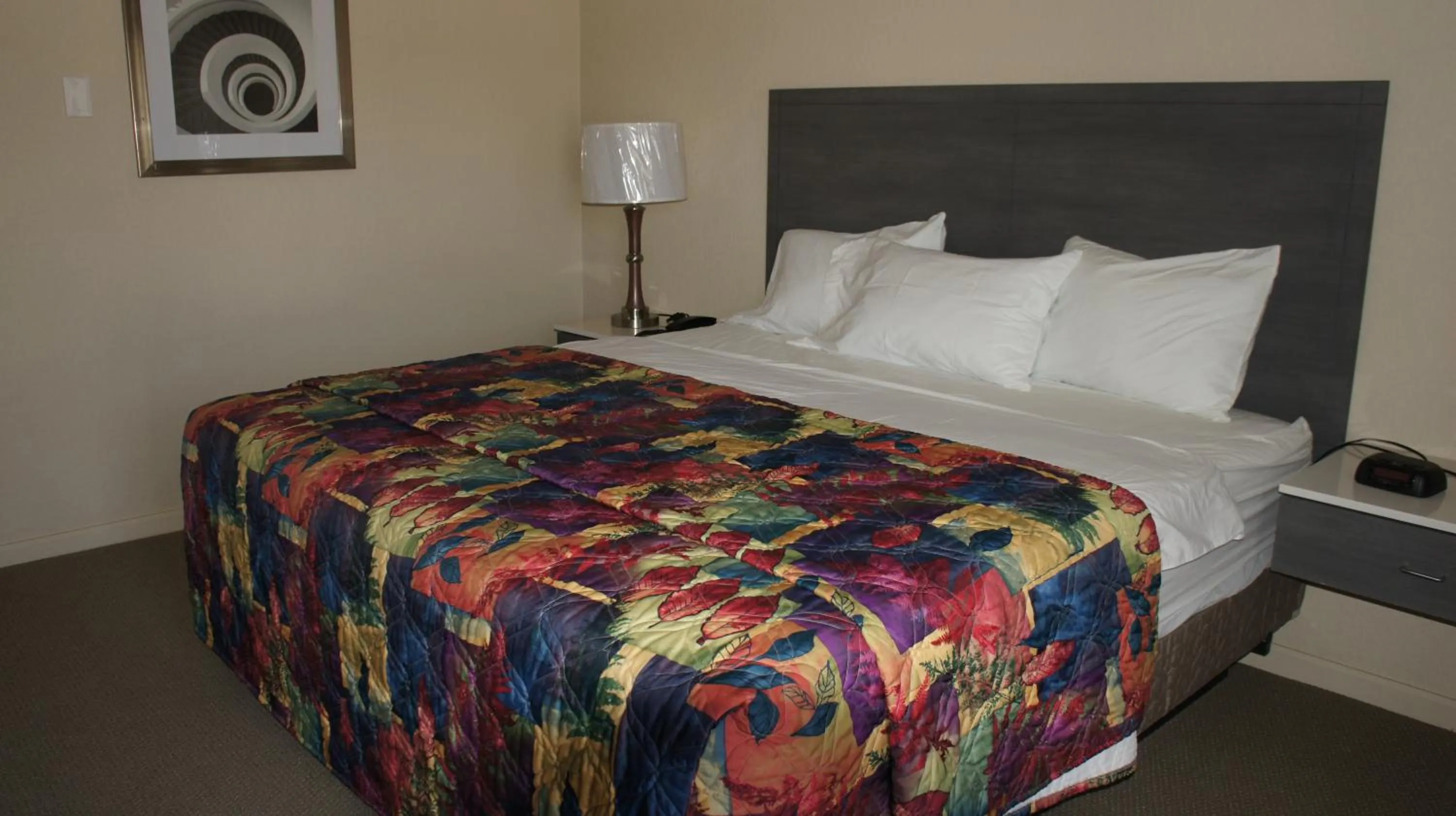 Bed in Apple Valley Hotel & Lodge