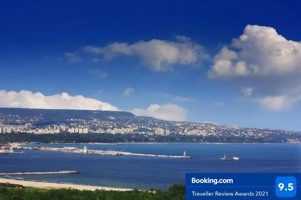 Sea view in RELAX Apartment in Varna South Bay Residence