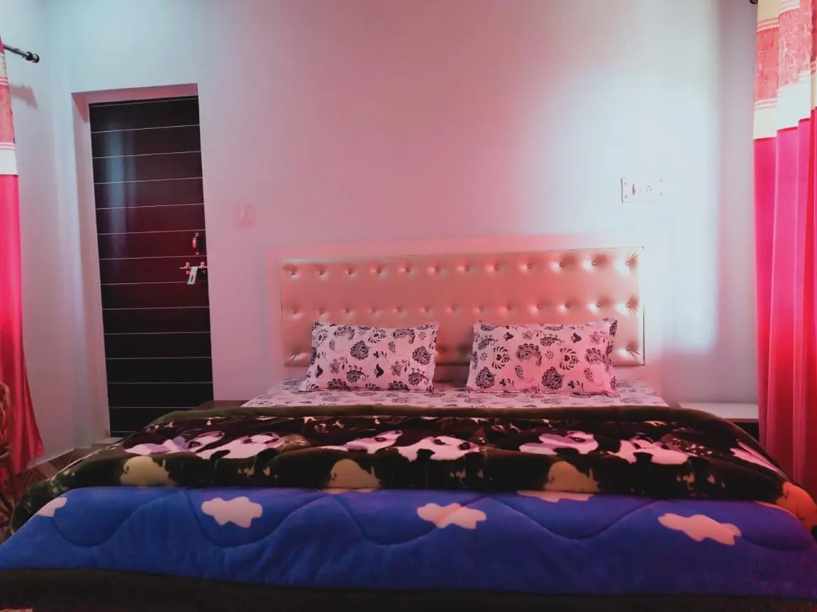 Bed in Pahadi Ghar Homestay