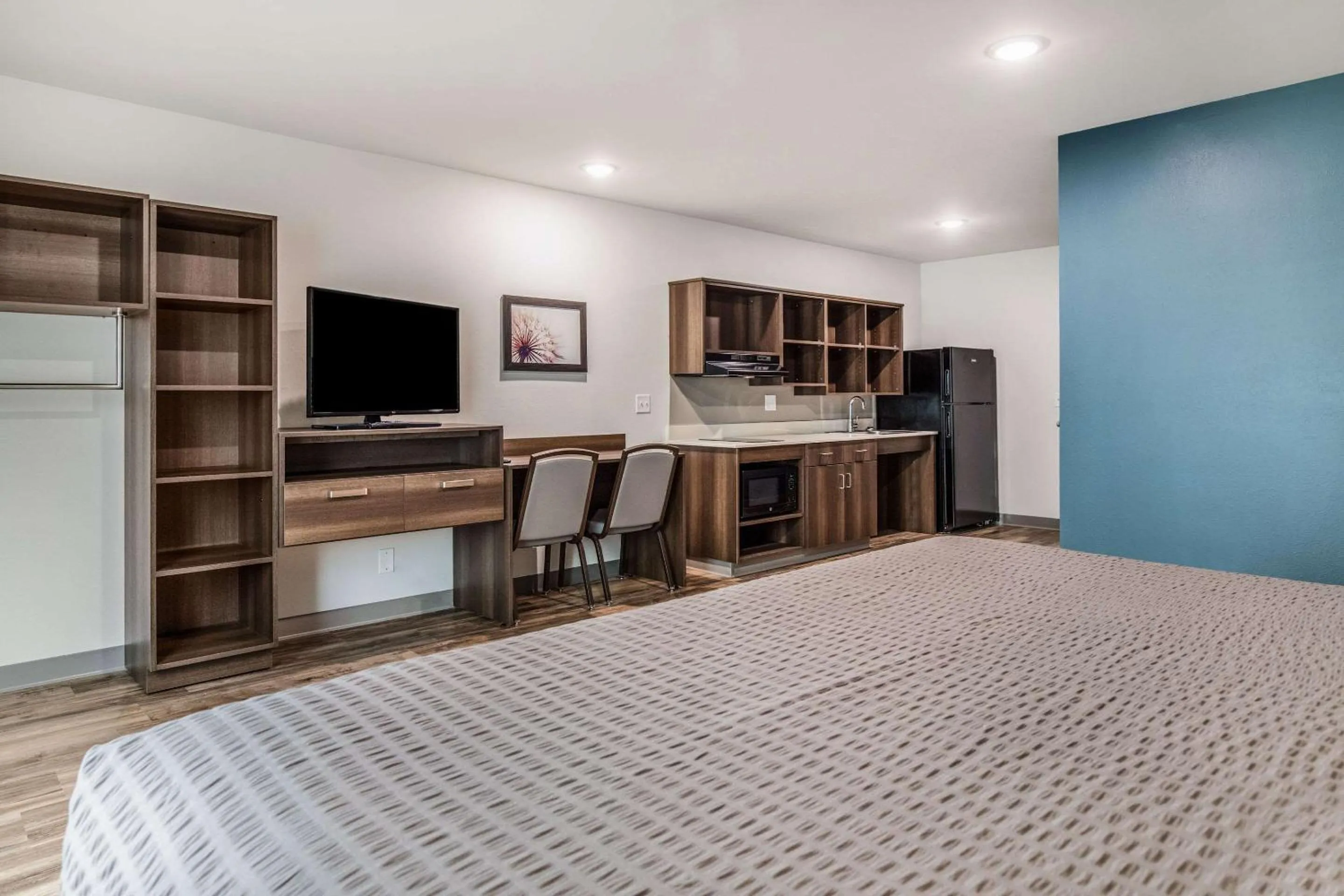 Photo of the whole room, Bed in WoodSpring Suites Greenville Haywood Mall