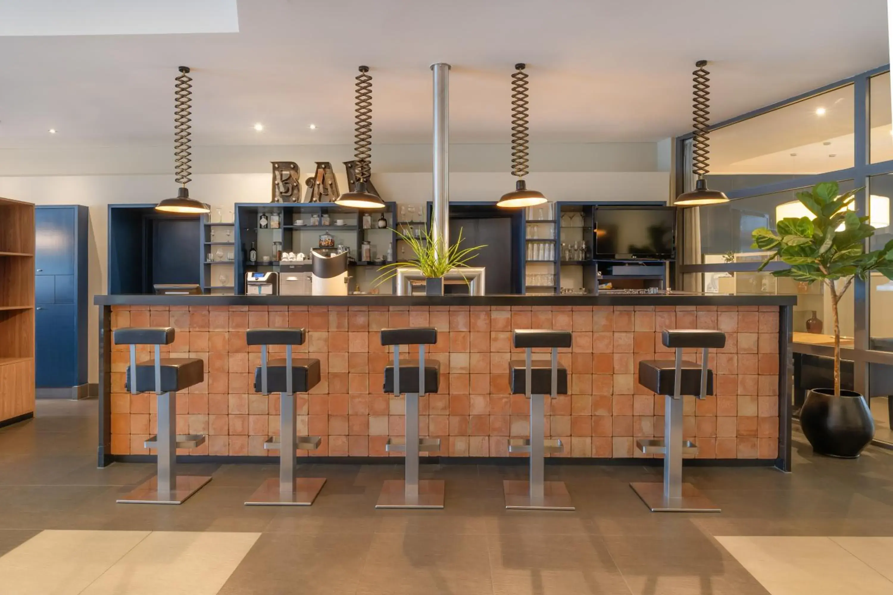 Lounge or bar in Hotel Wolfsburg Centrum, Affiliated by Meliá Lounge or bar in Hotel Wolfsburg Centrum, Affiliated by Meliá