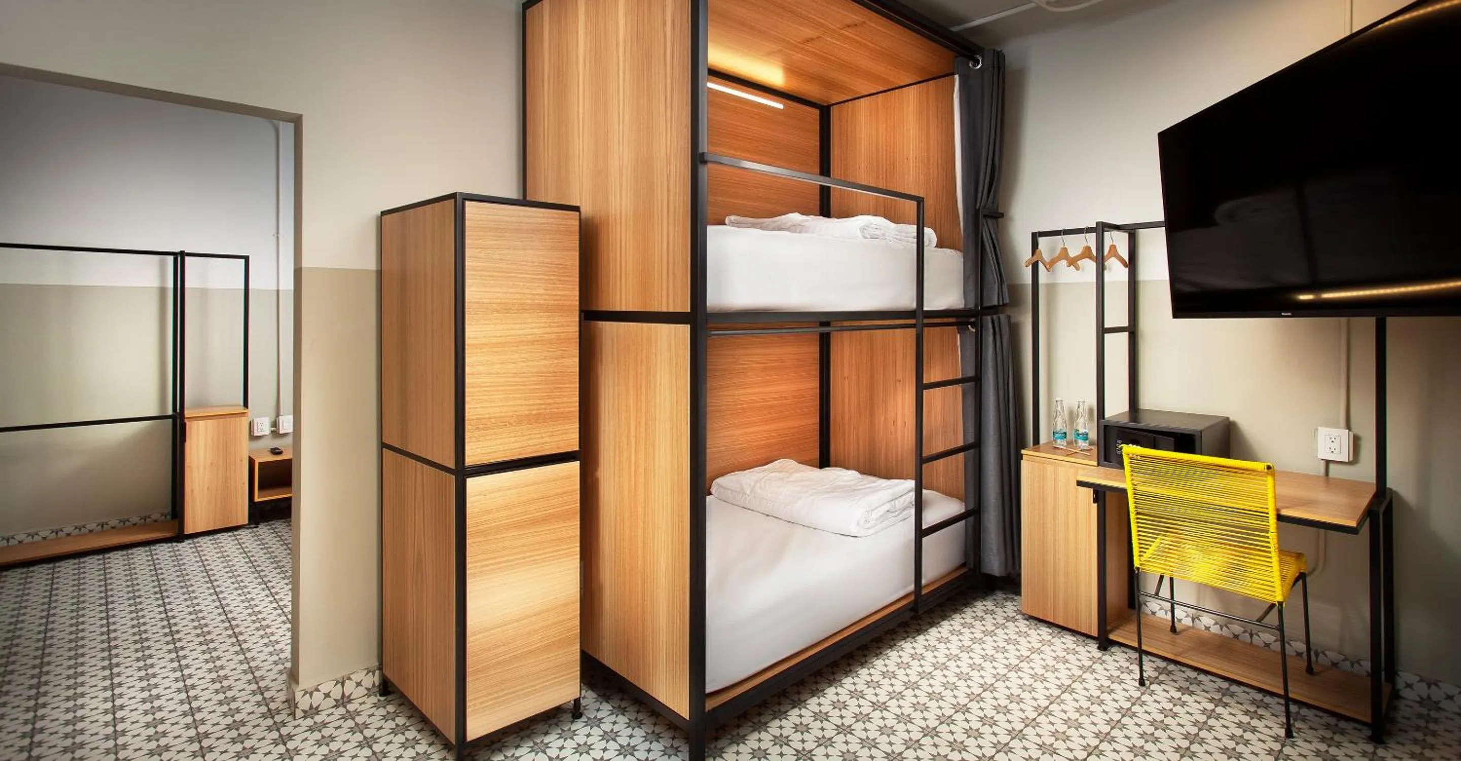 Quiet street view, Bed in Hostal CASA MX centro