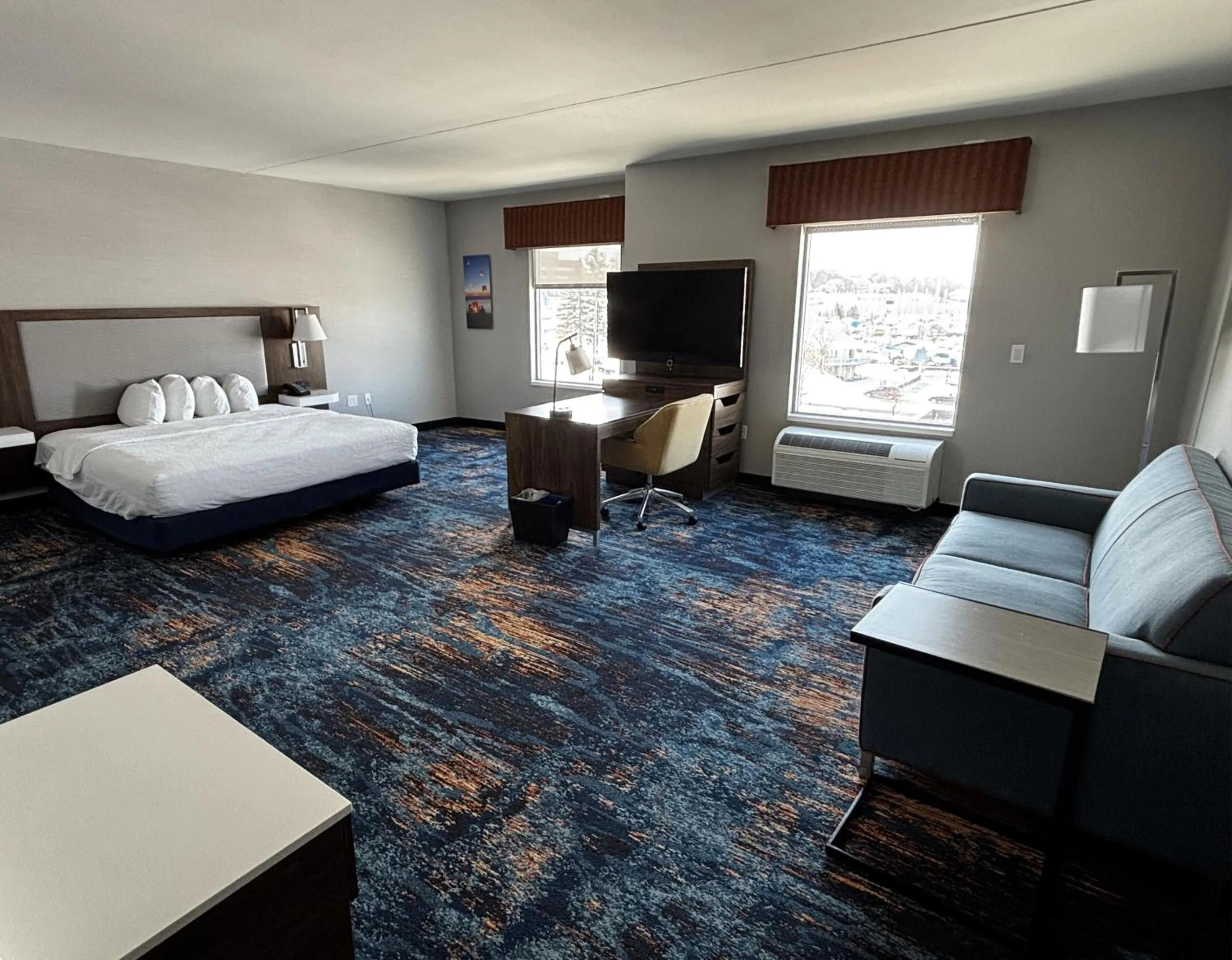 Bedroom, Bed in Hampton Inn & Suites Erie Bayfront