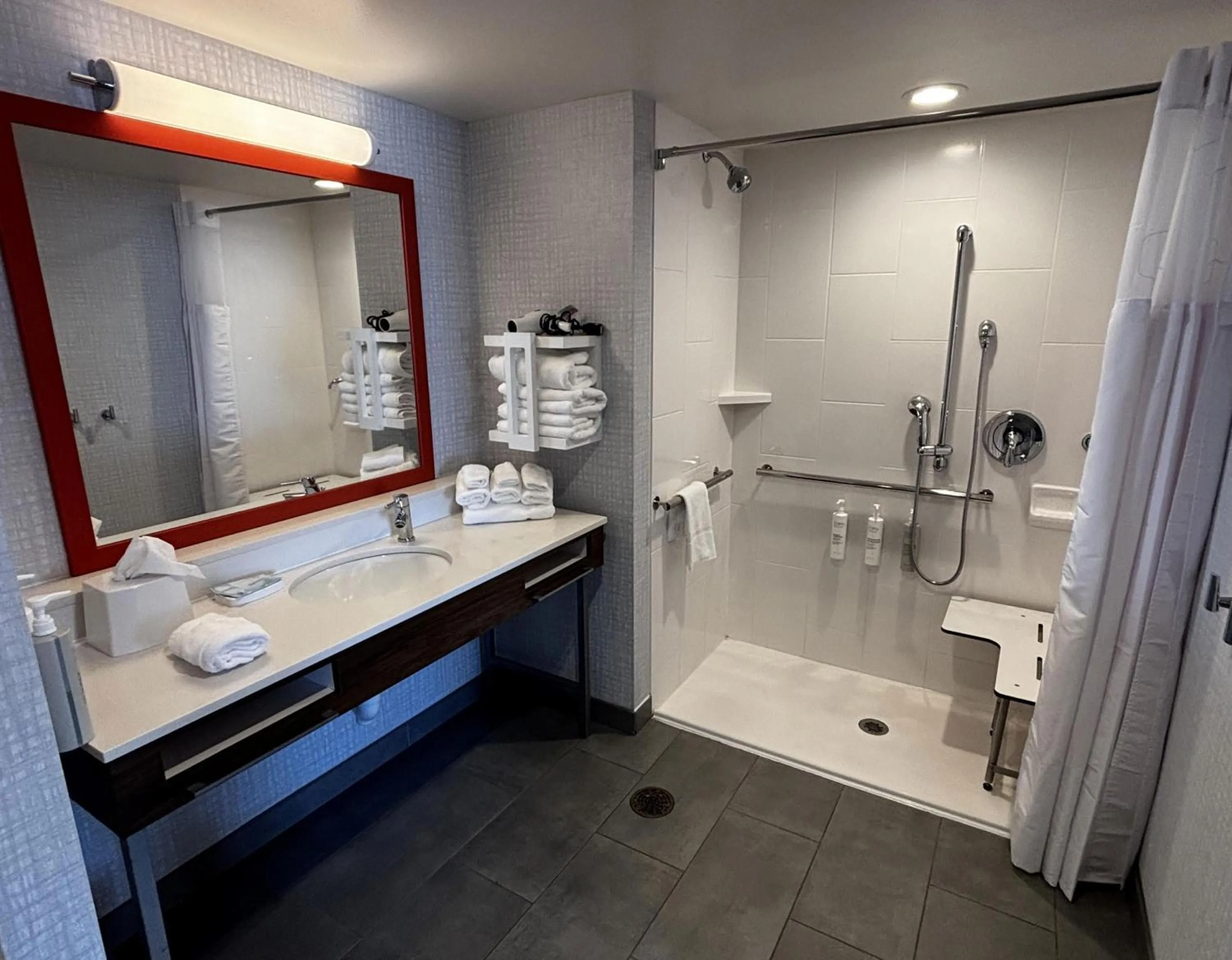 Bathroom in Hampton Inn & Suites Erie Bayfront