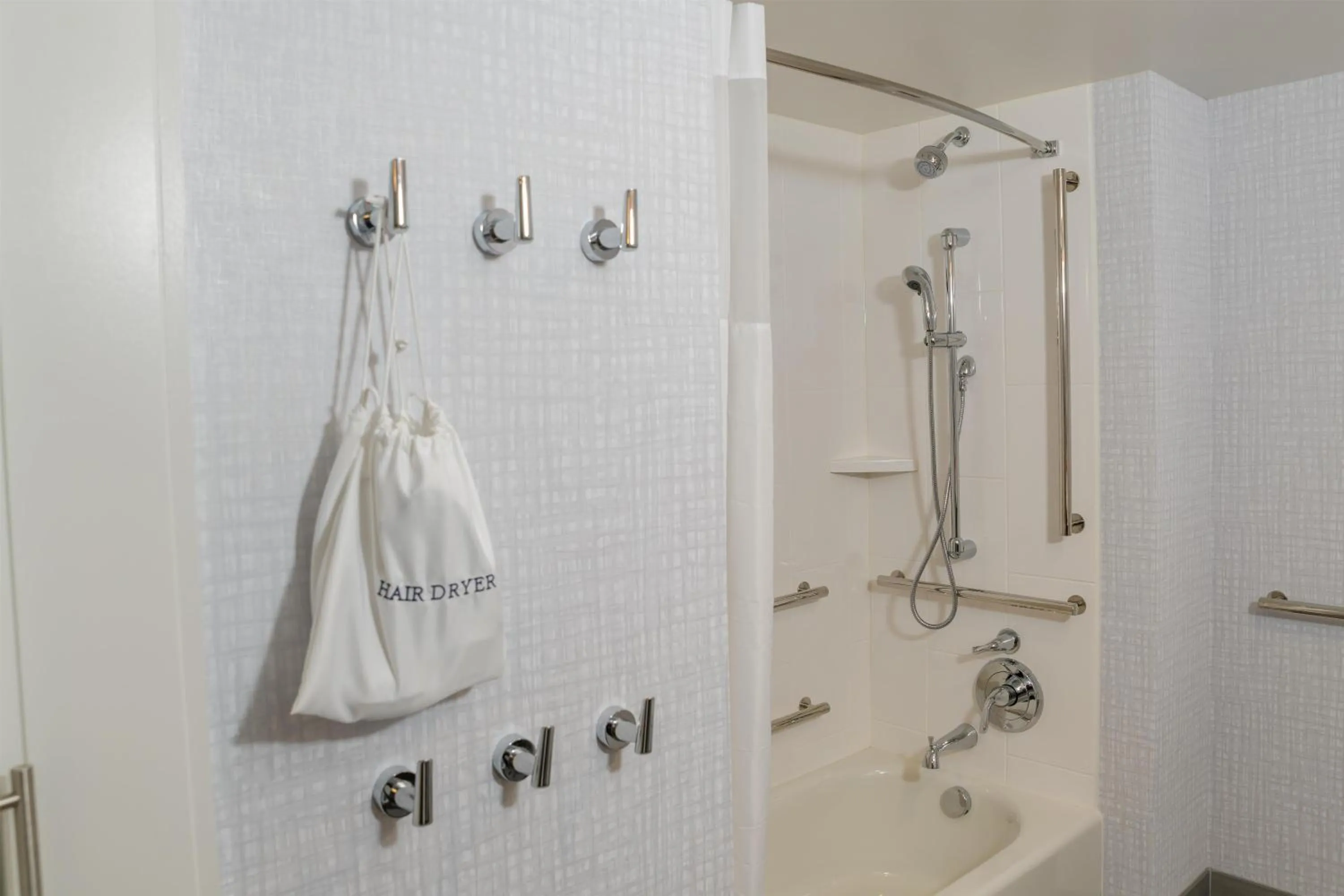 Bathroom in Hampton Inn & Suites Erie Bayfront