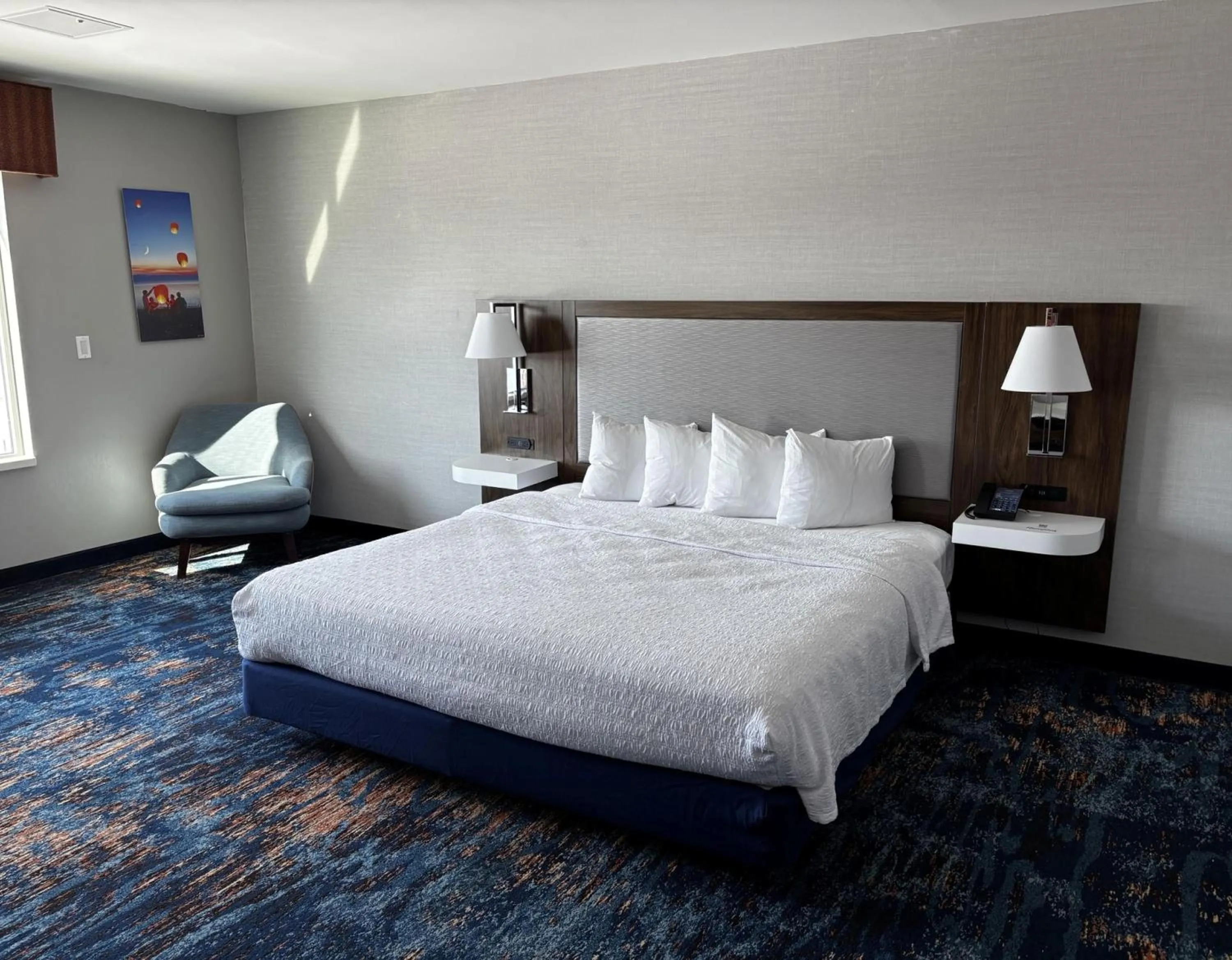 Bed in Hampton Inn & Suites Erie Bayfront