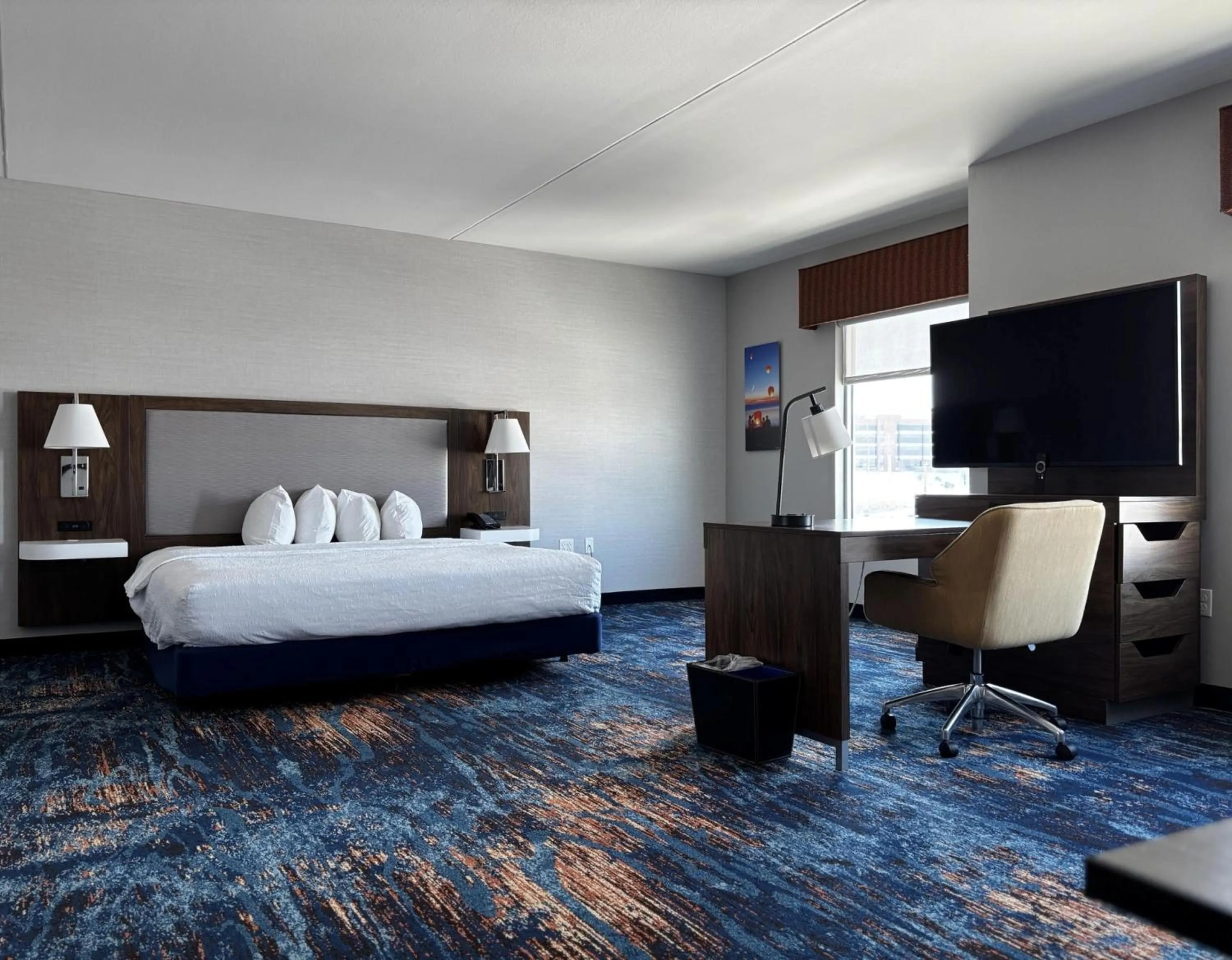 Bedroom, Bed in Hampton Inn & Suites Erie Bayfront