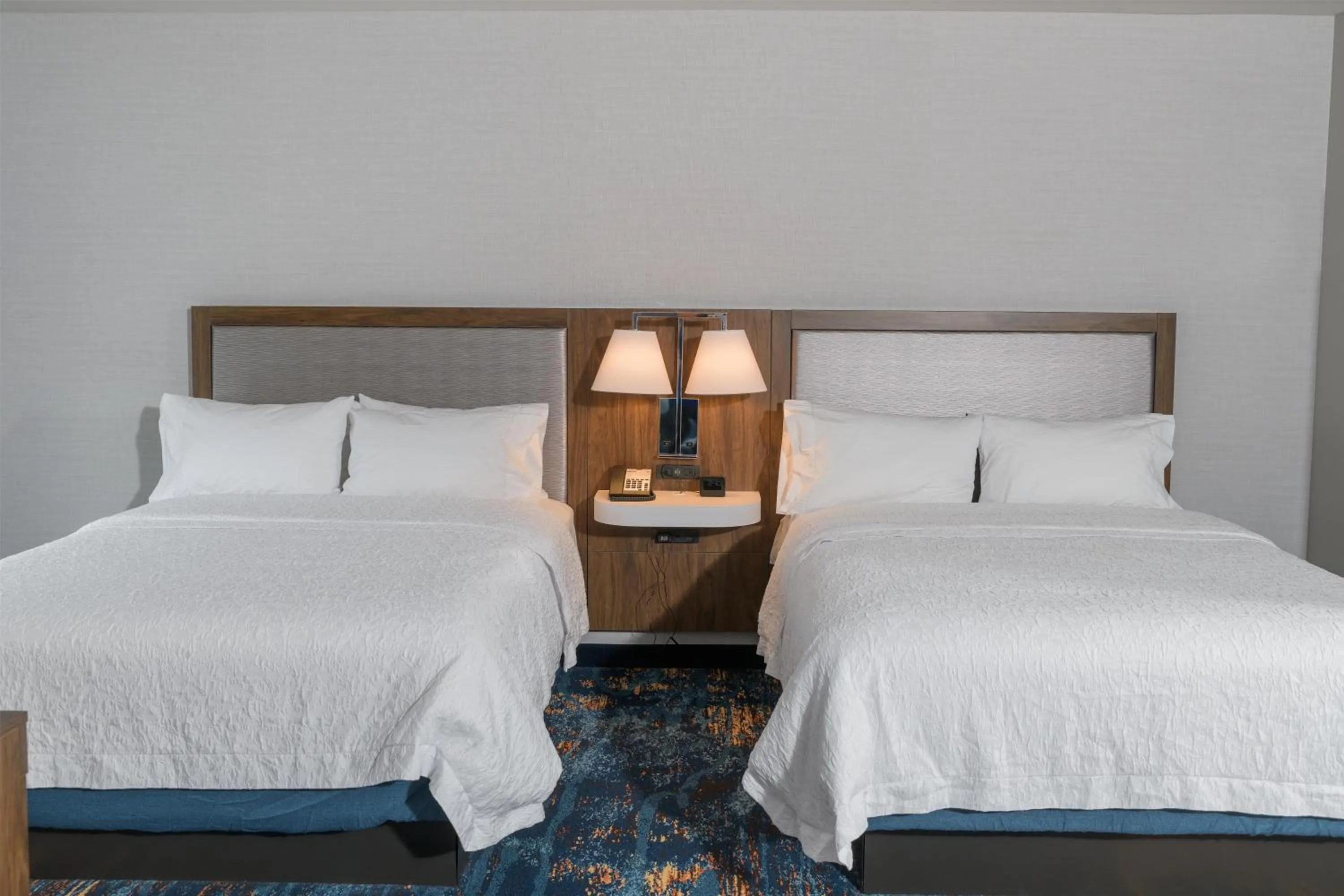 Bed in Hampton Inn & Suites Erie Bayfront