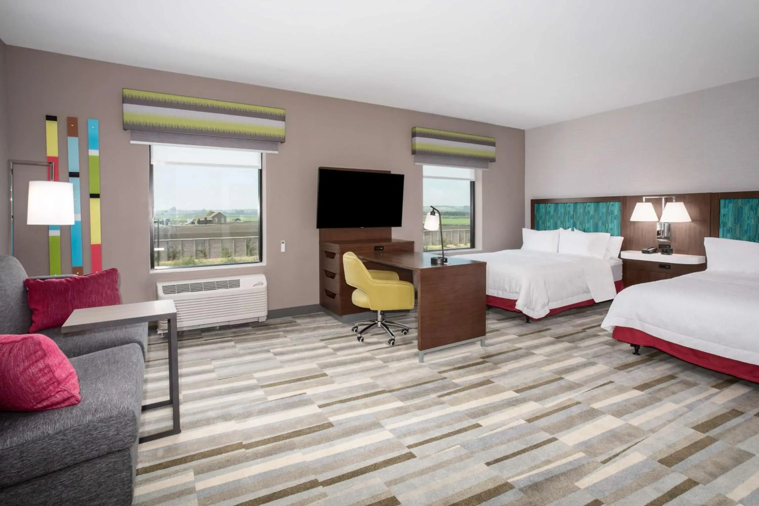 Bedroom, Bed in Hampton Inn & Suites Watsonville Bedroom, Bed in Hampton Inn & Suites Watsonville