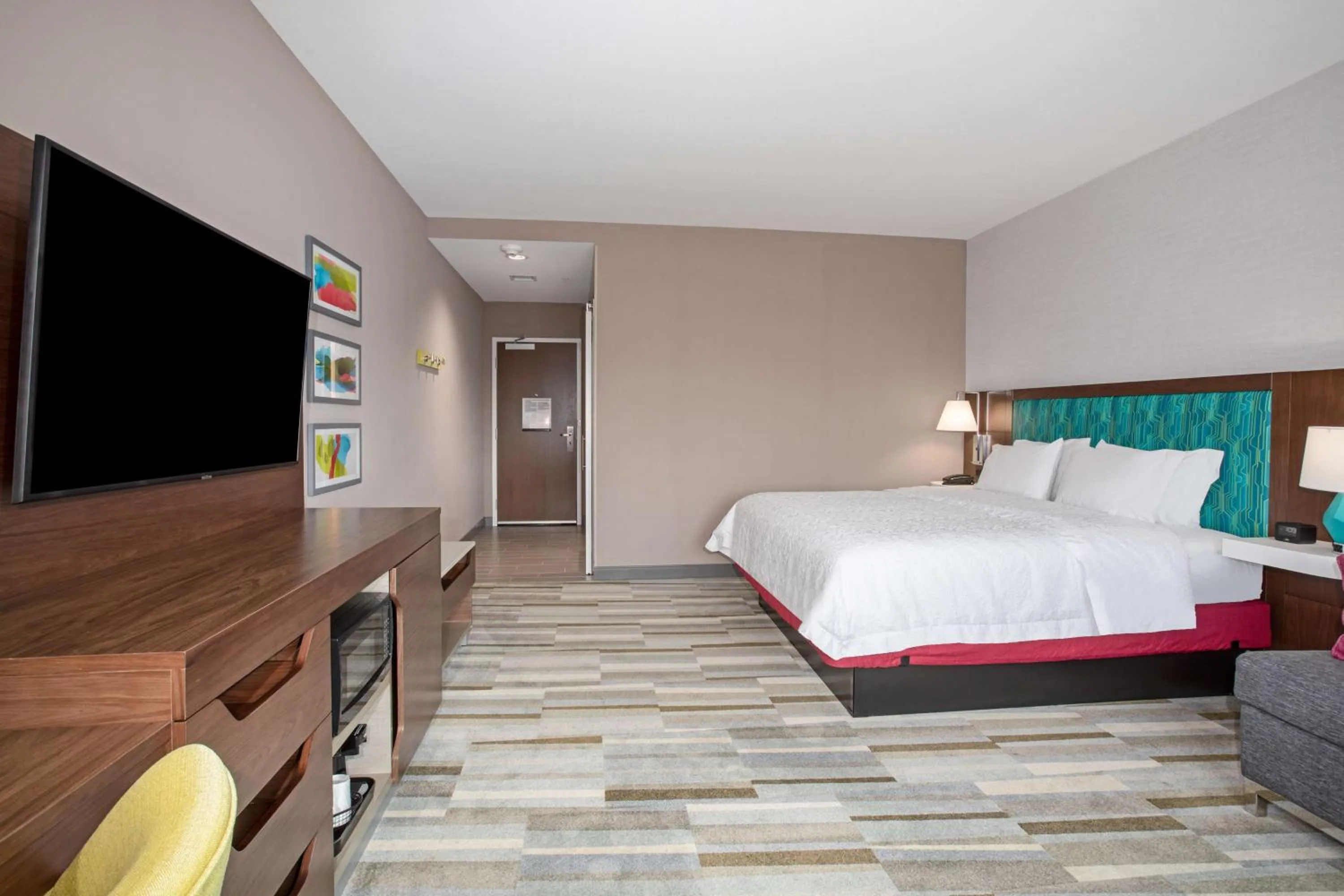 Bed in Hampton Inn & Suites Watsonville