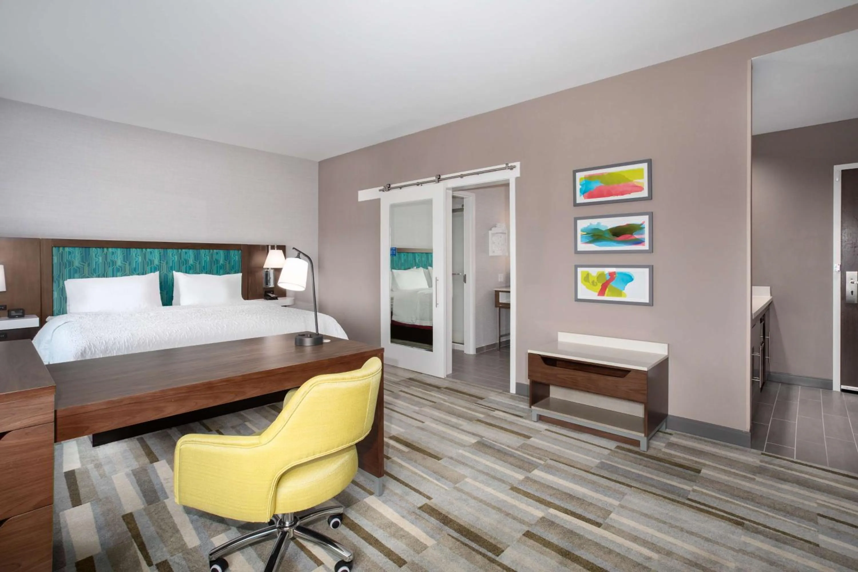 Bedroom, Bed in Hampton Inn & Suites Watsonville