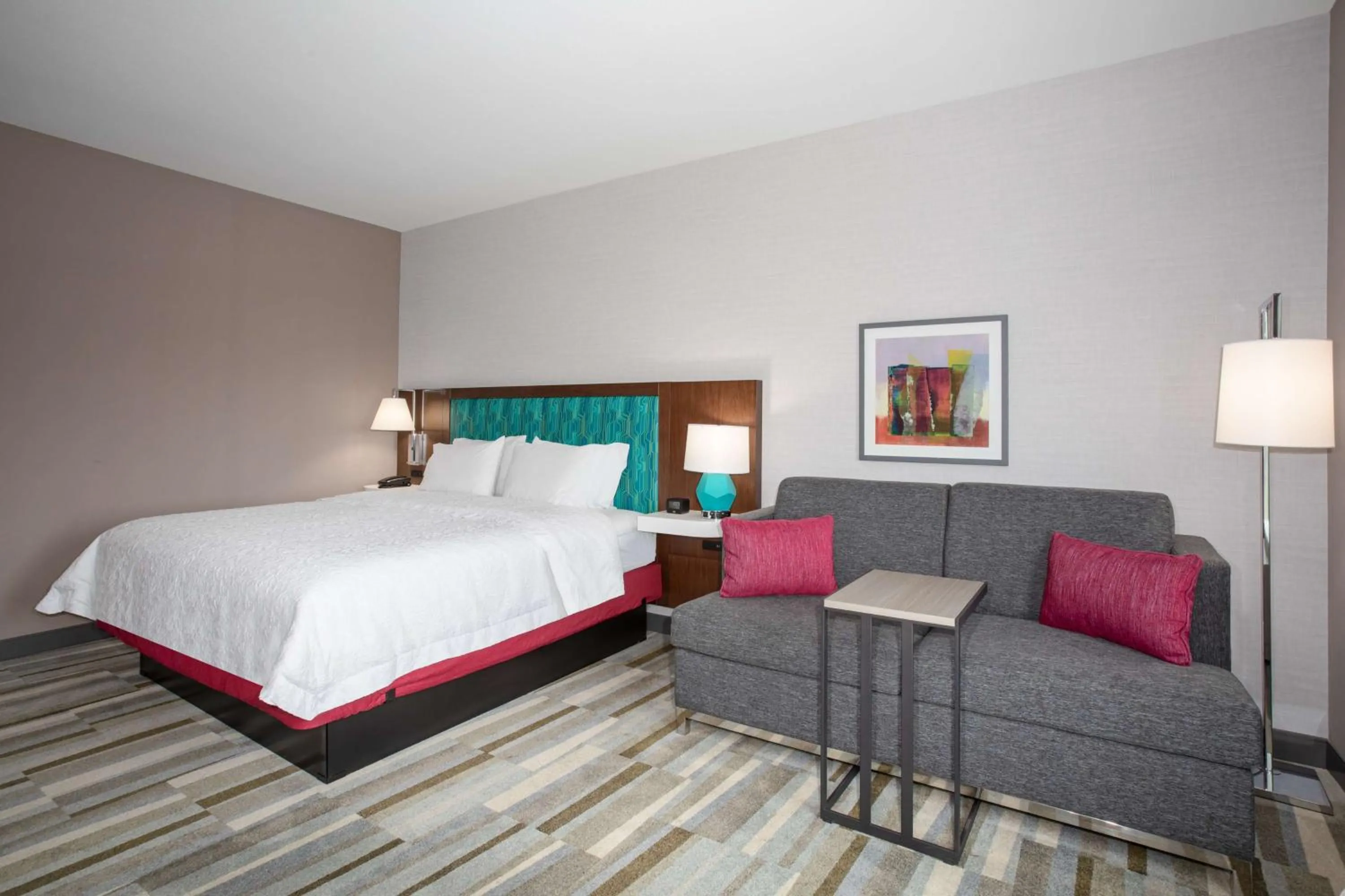 Living room, Bed in Hampton Inn & Suites Watsonville