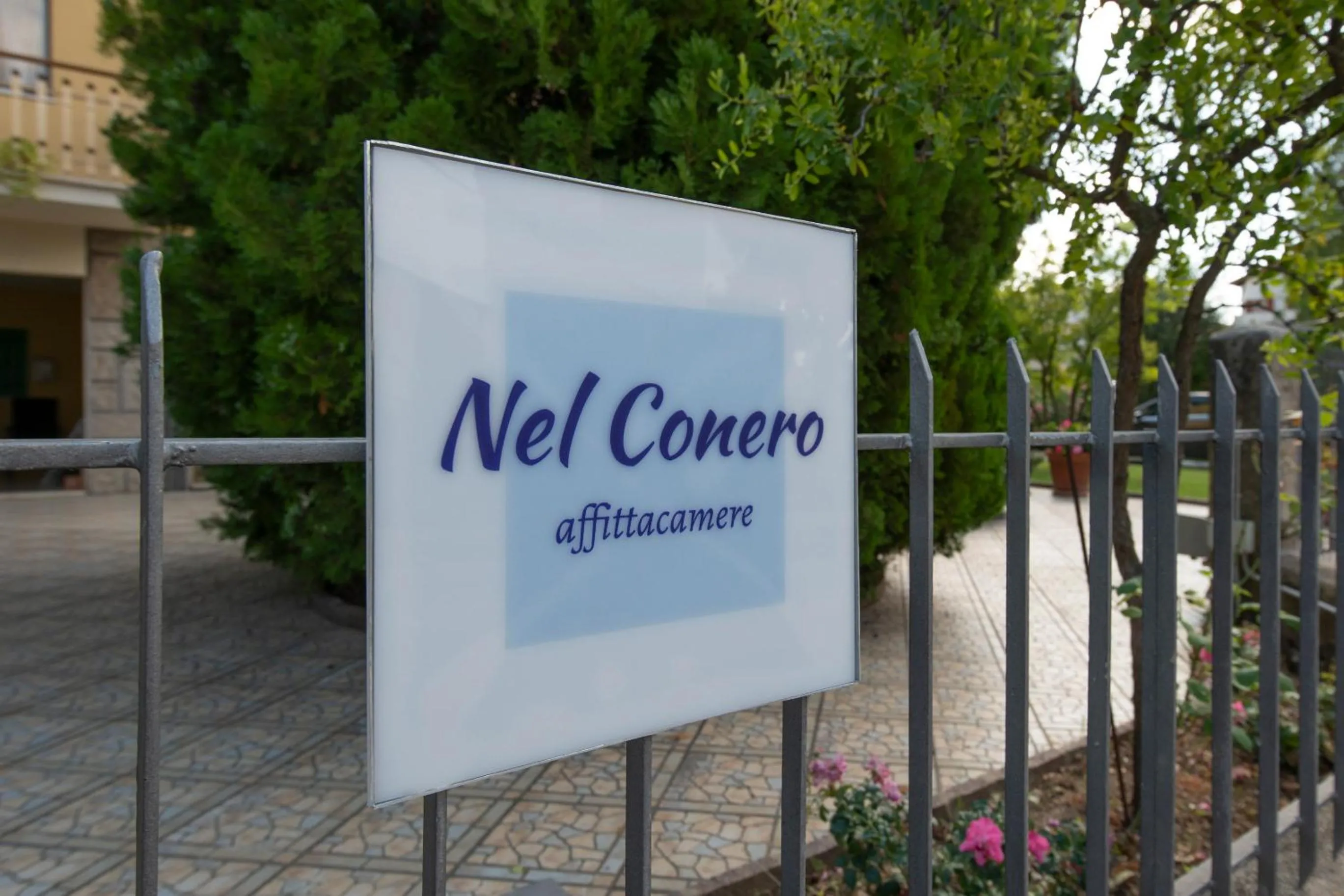 Property logo or sign in Nel Conero Affittacamere
