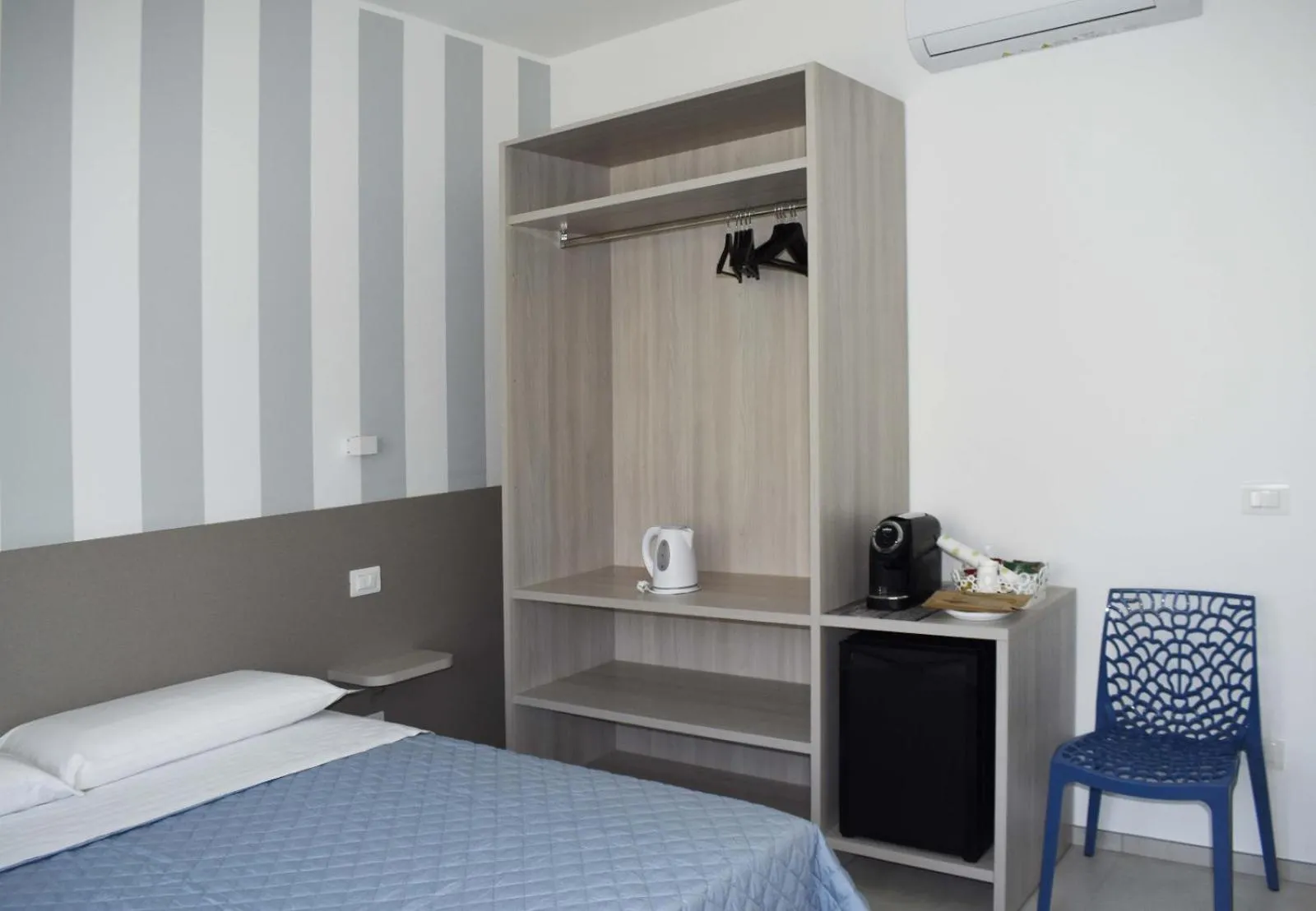 locker, Bed in Nel Conero Affittacamere