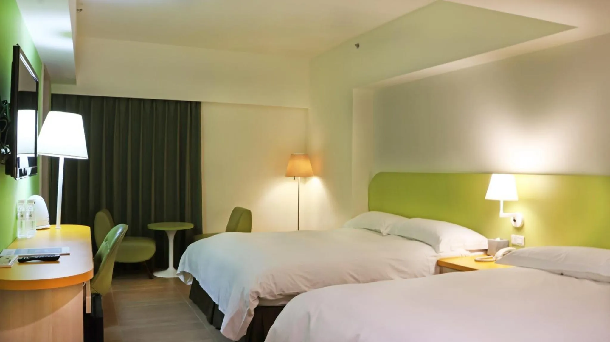 Bedroom, Bed in Fullon Poshtel Kenting