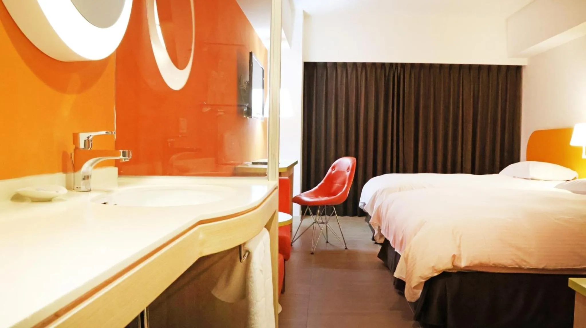 Bedroom, Bed in Fullon Poshtel Kenting