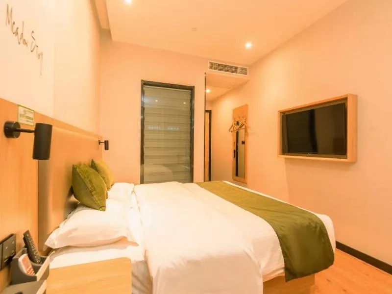 Bed in GreenTree Inn Nanjing Lukou Airport