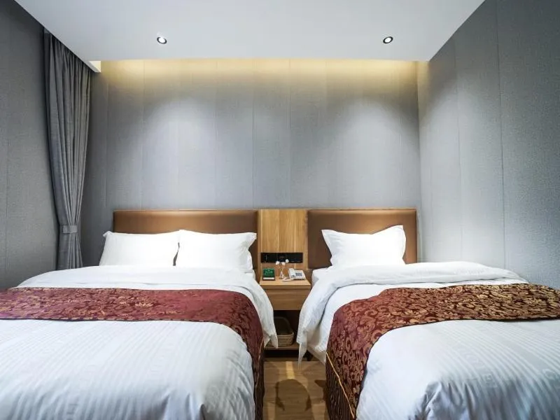 Bed in Green Alliance Baoshan Shanghai University Qihua Road Metro Station