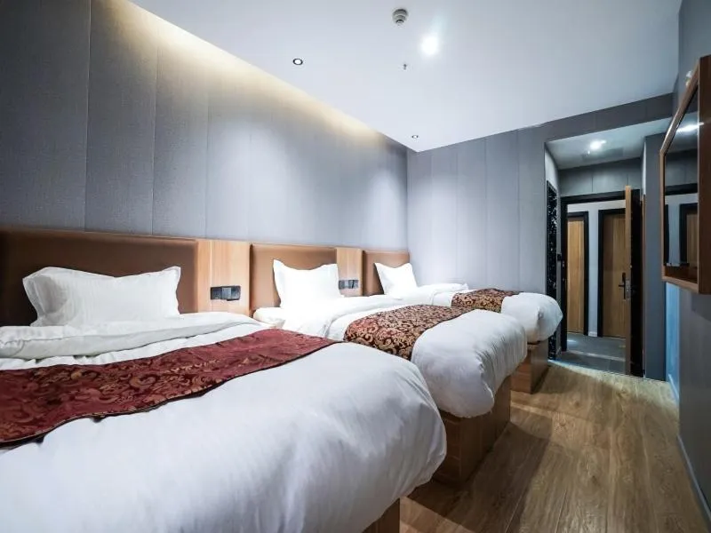 Bed in Green Alliance Baoshan Shanghai University Qihua Road Metro Station