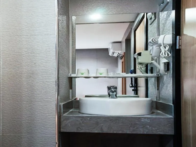 Green Alliance Baoshan Shanghai University Qihua Road Metro Station