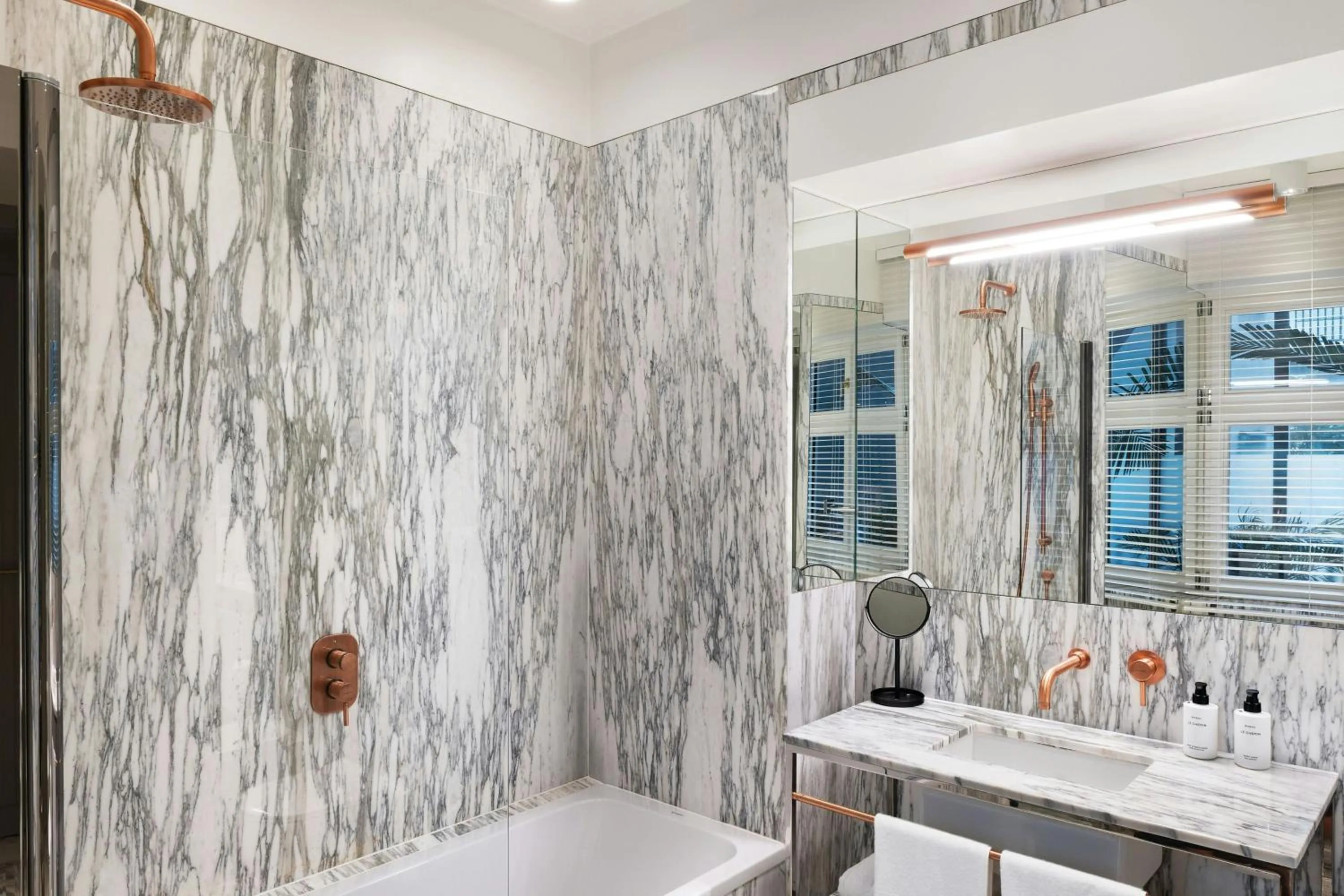 Bathroom in H15 Palace, a Luxury Collection Hotel, Krakow