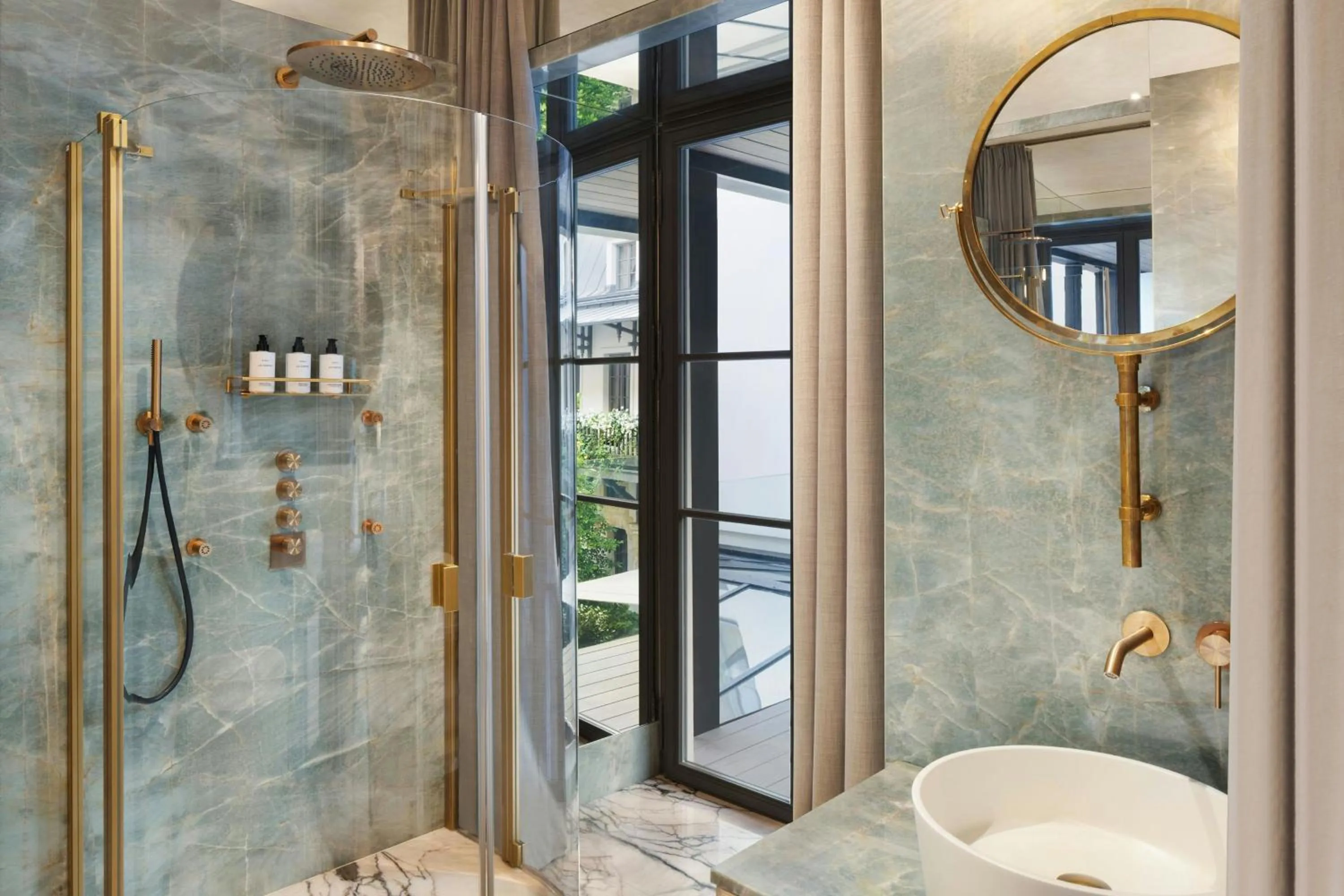 Bathroom in H15 Palace, a Luxury Collection Hotel, Krakow