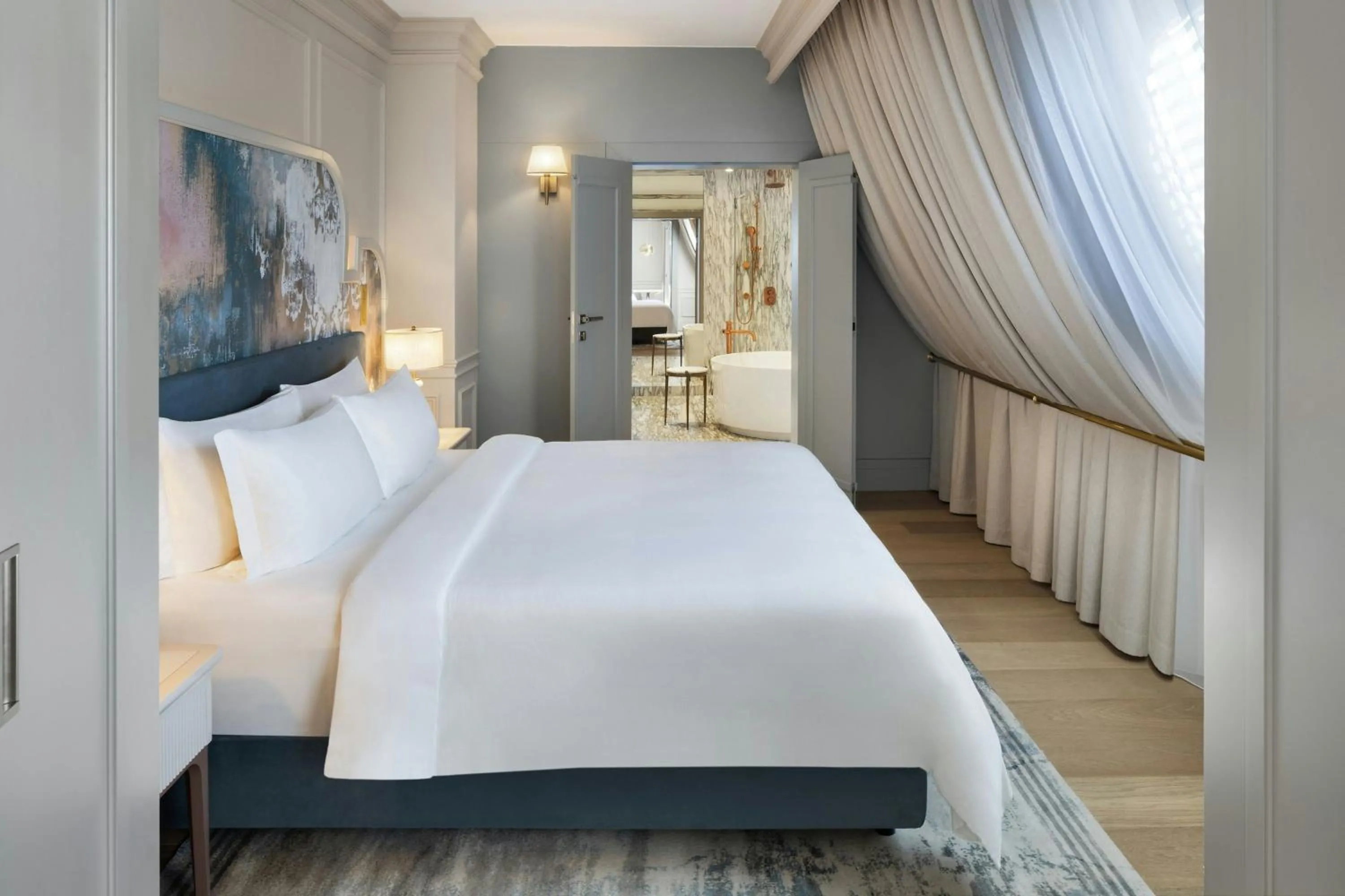 Photo of the whole room, Bed in H15 Palace, a Luxury Collection Hotel, Krakow