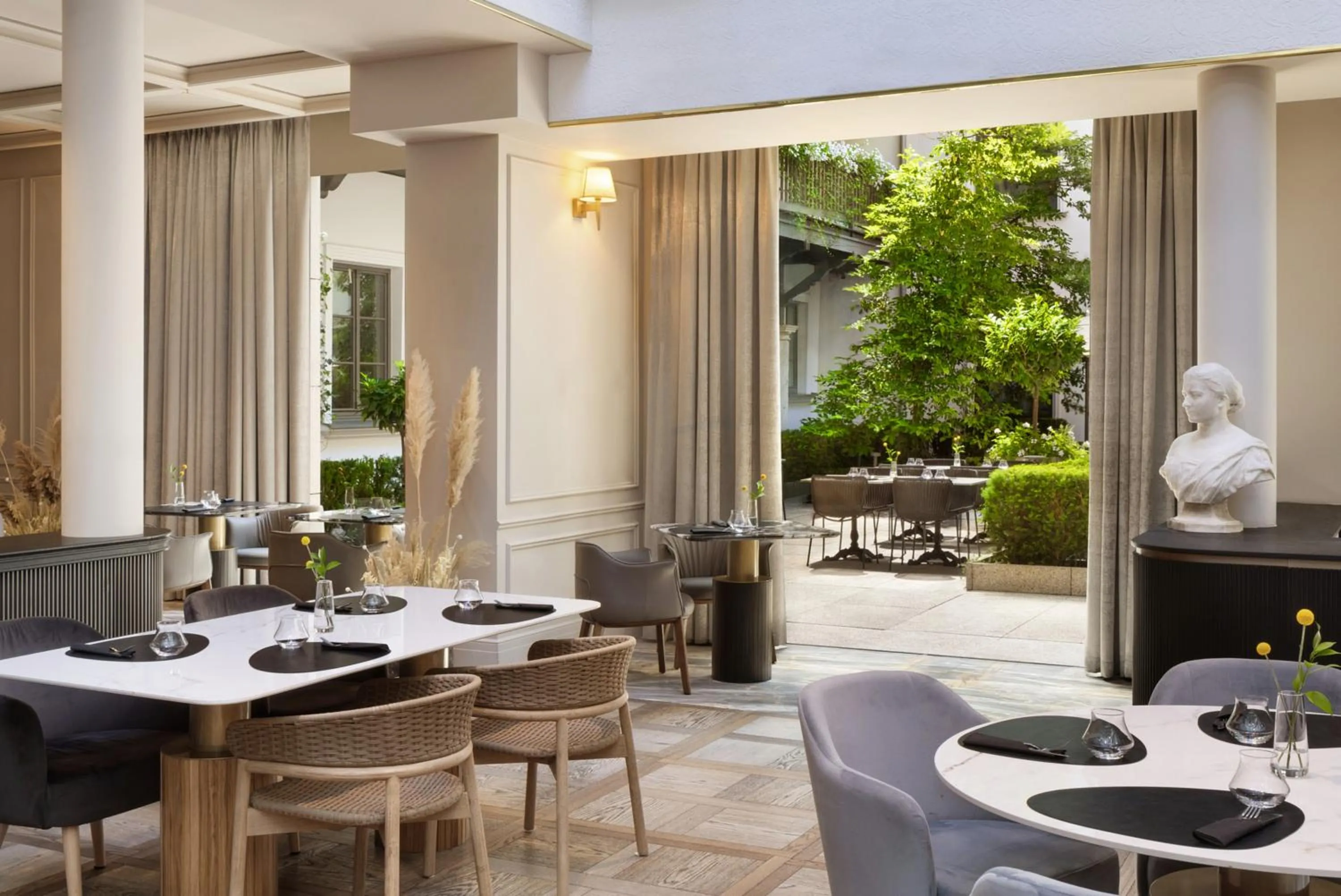 Restaurant/places to eat in H15 Palace, a Luxury Collection Hotel, Krakow