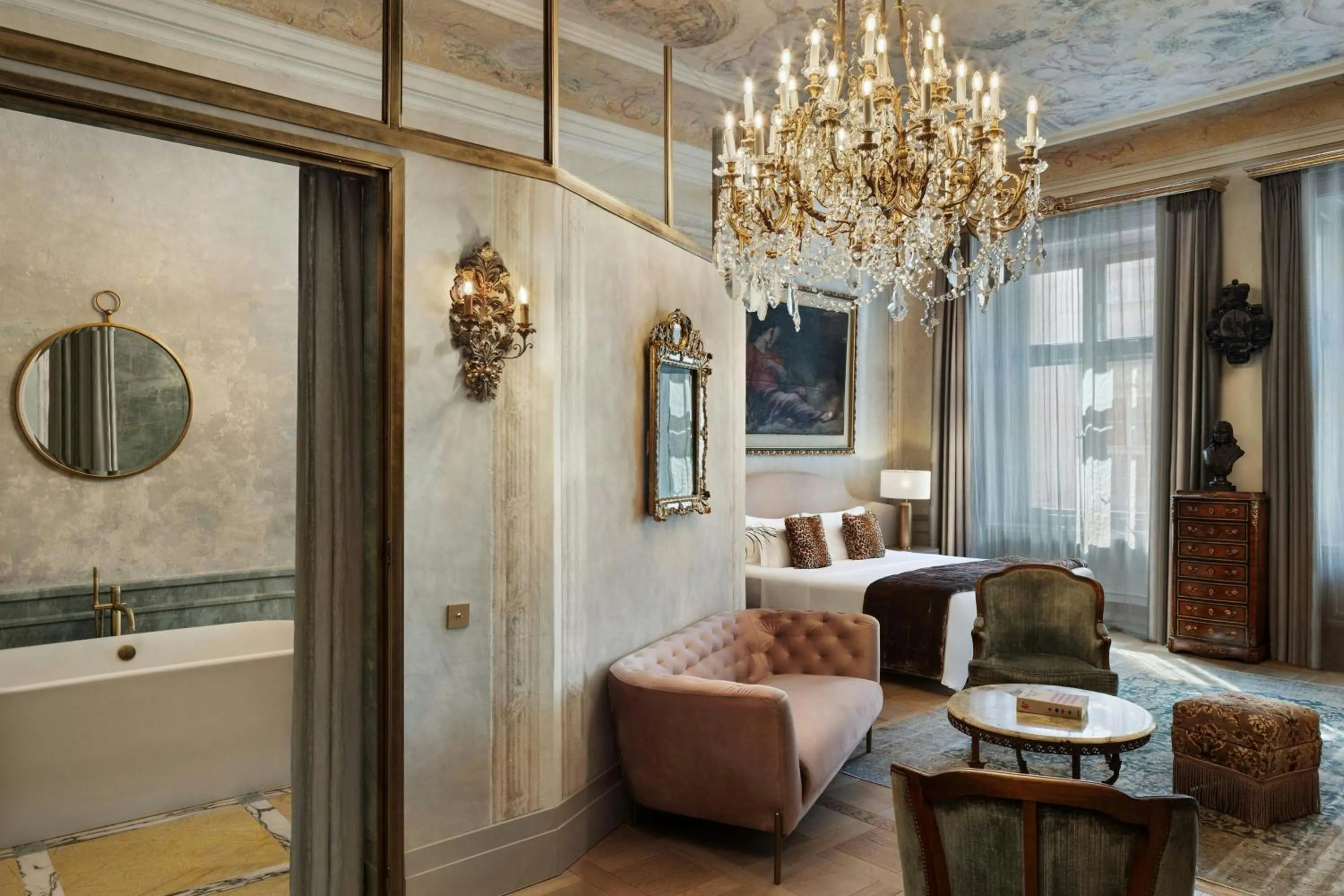 Photo of the whole room, Bed in H15 Palace, a Luxury Collection Hotel, Krakow