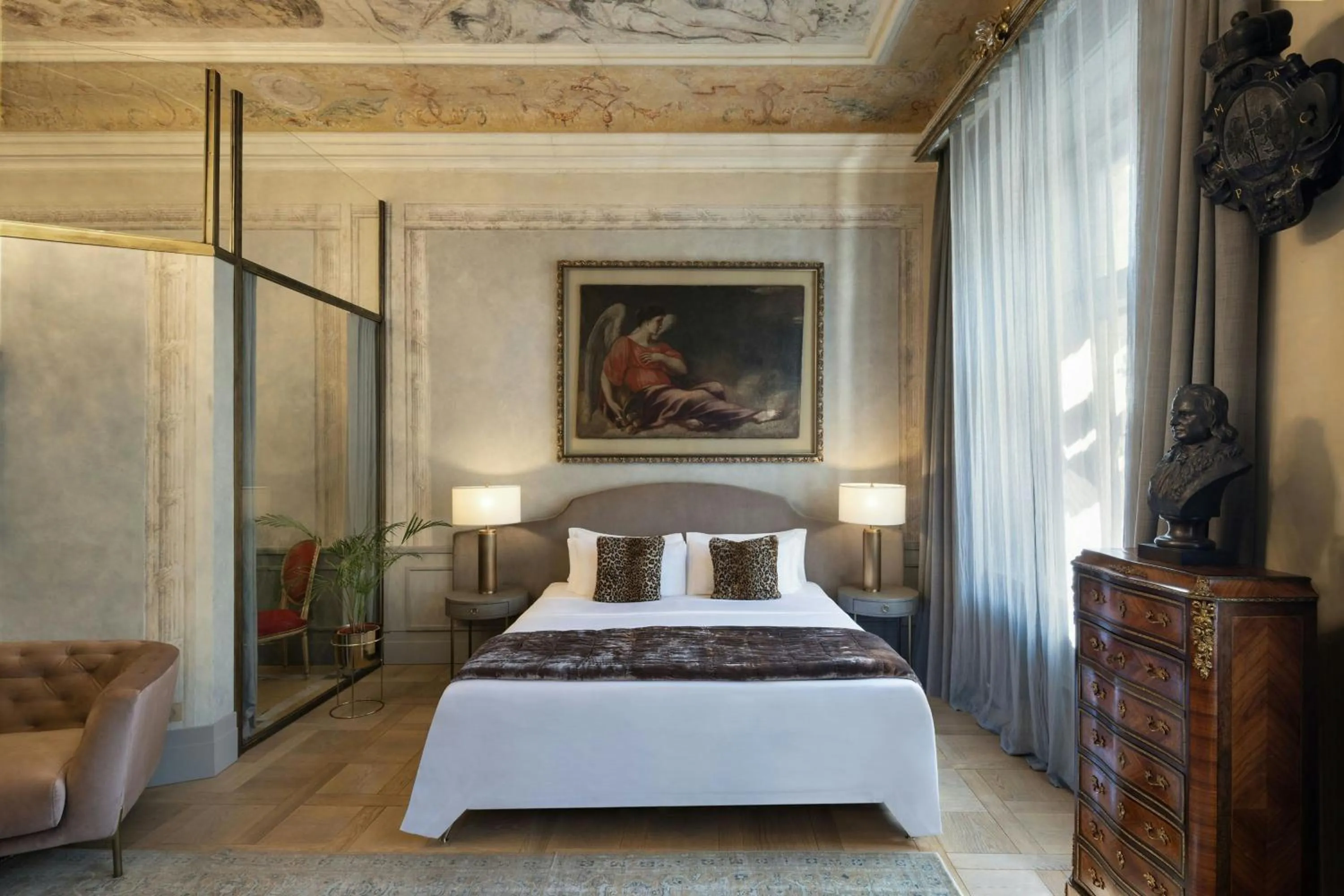 Photo of the whole room, Bed in H15 Palace, a Luxury Collection Hotel, Krakow