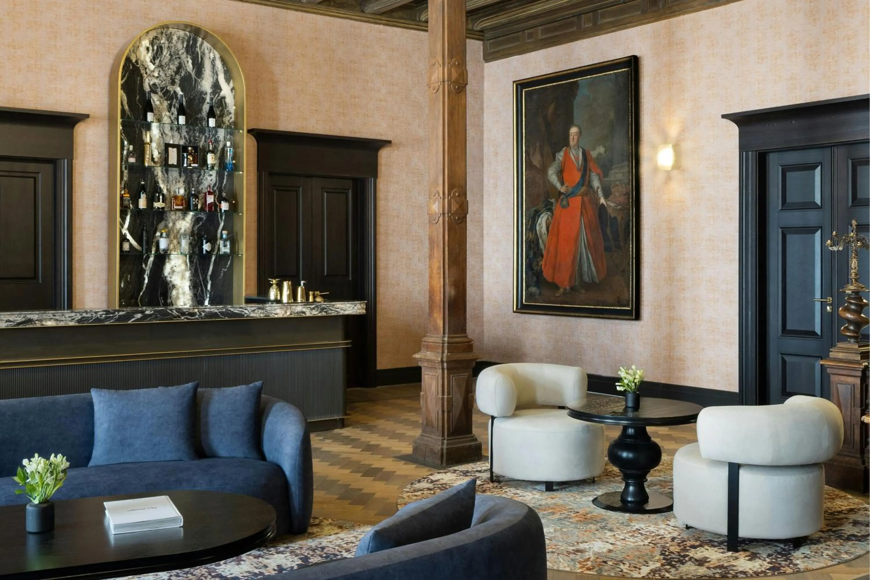 Lounge or bar in H15 Palace, a Luxury Collection Hotel, Krakow