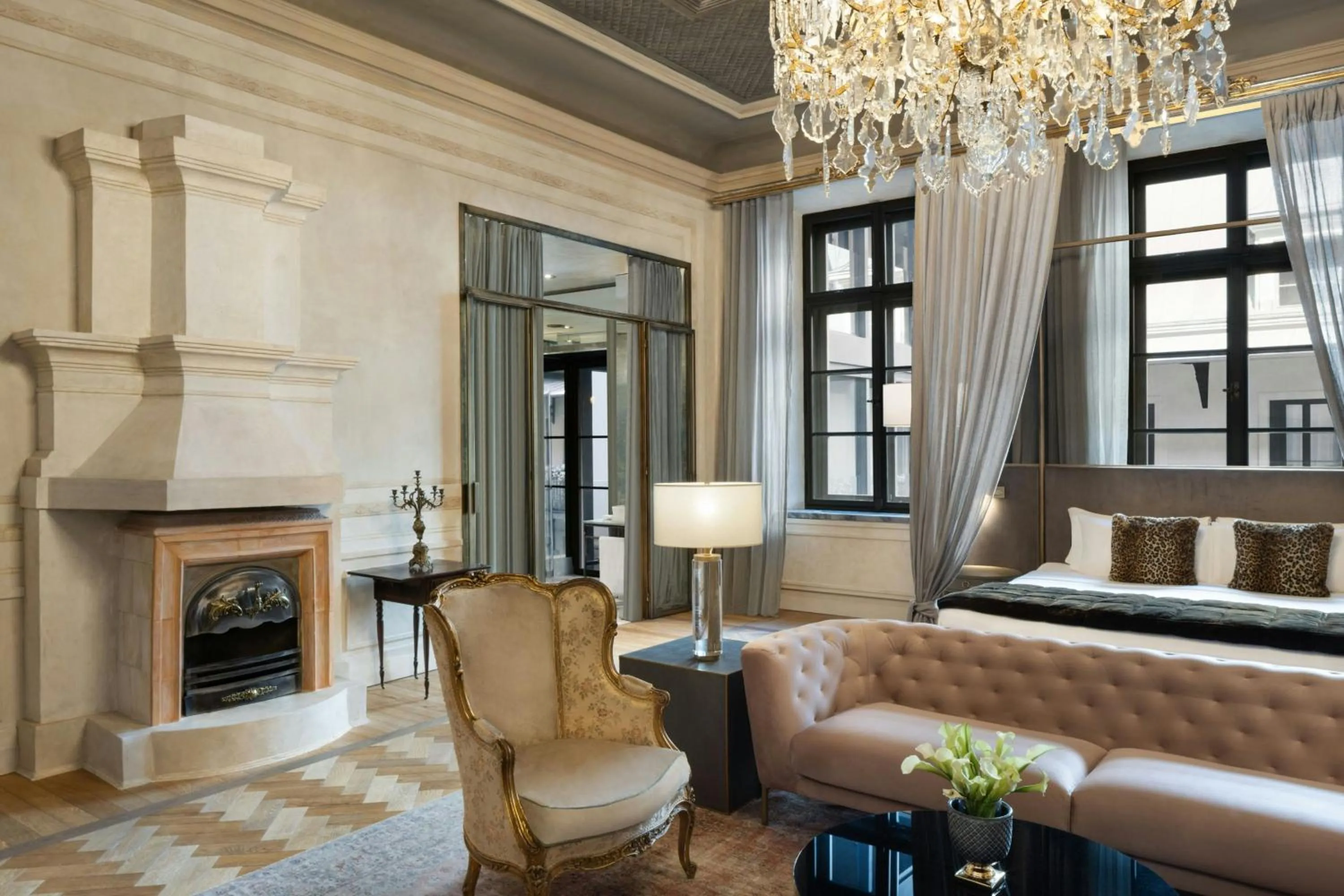 Photo of the whole room, Bed in H15 Palace, a Luxury Collection Hotel, Krakow