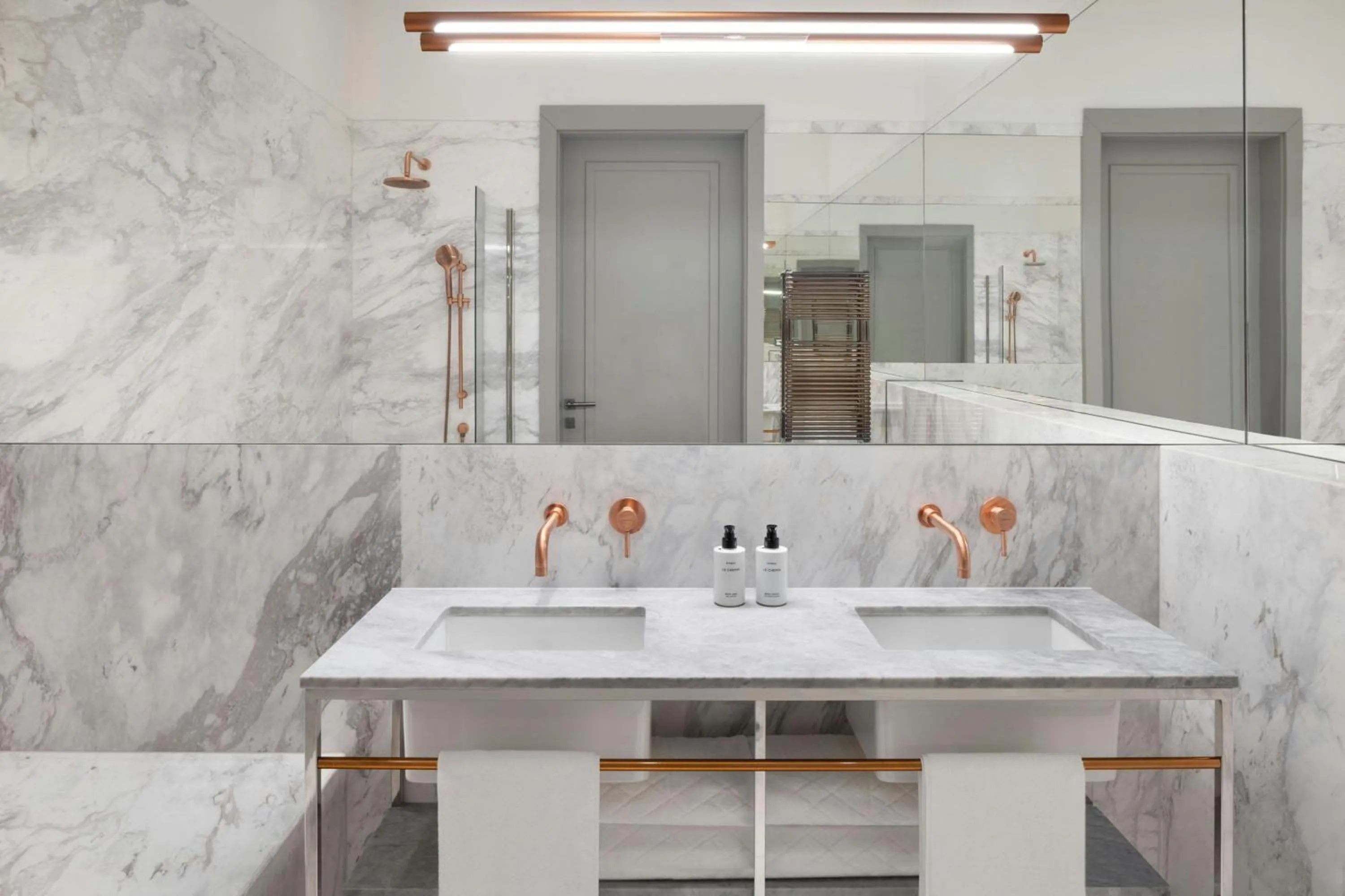 Bathroom in H15 Palace, a Luxury Collection Hotel, Krakow