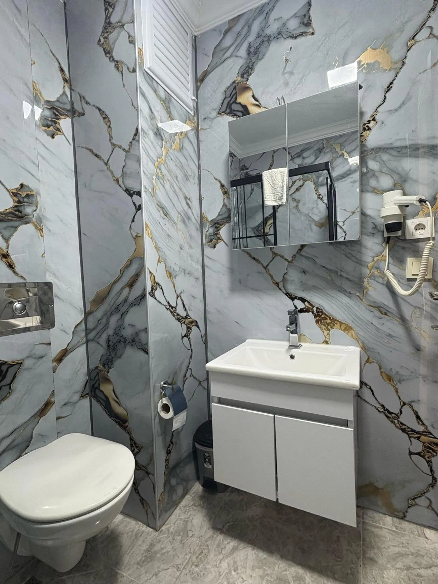 Shower in Armar Hotel