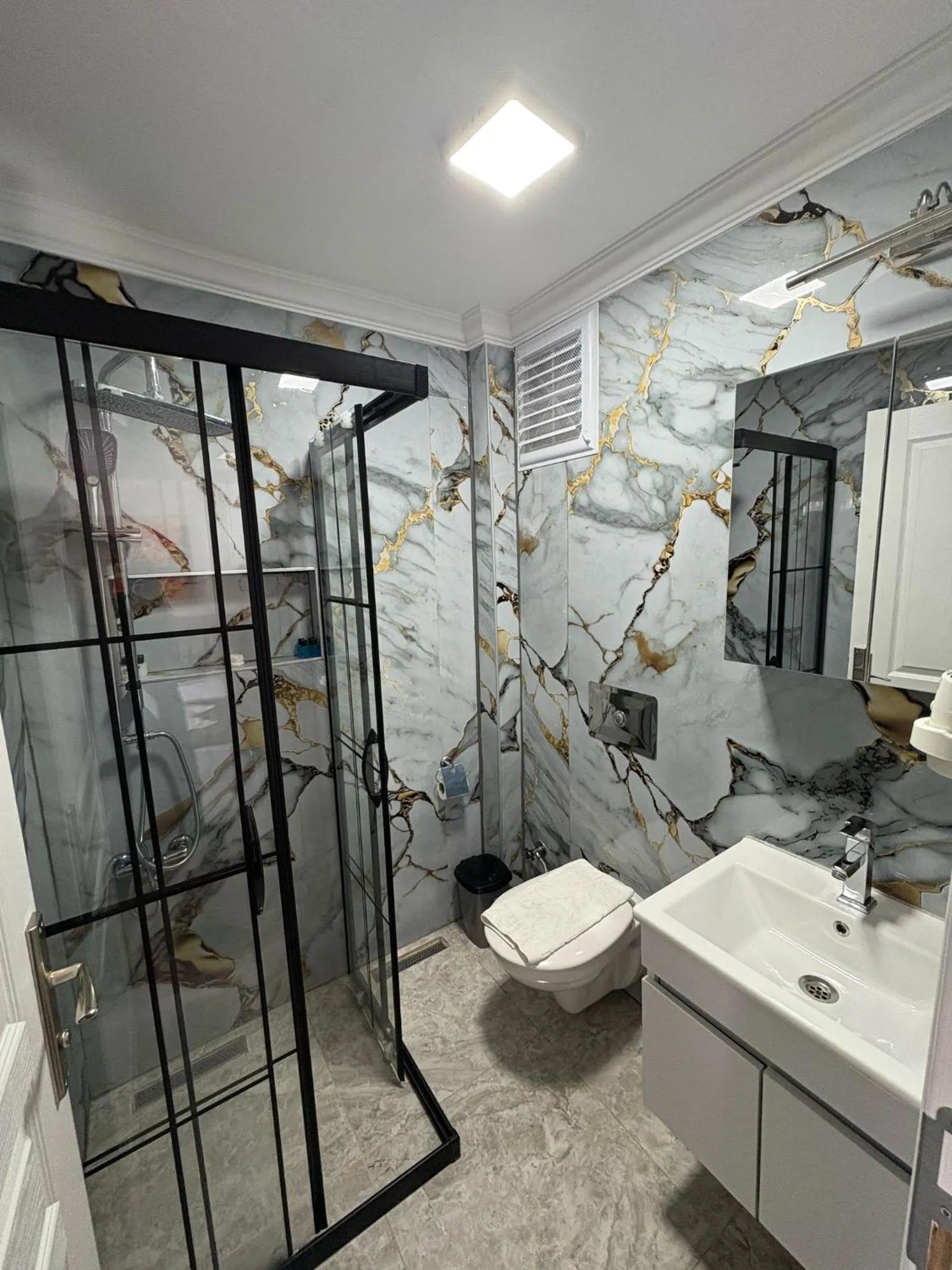 Shower in Armar Hotel