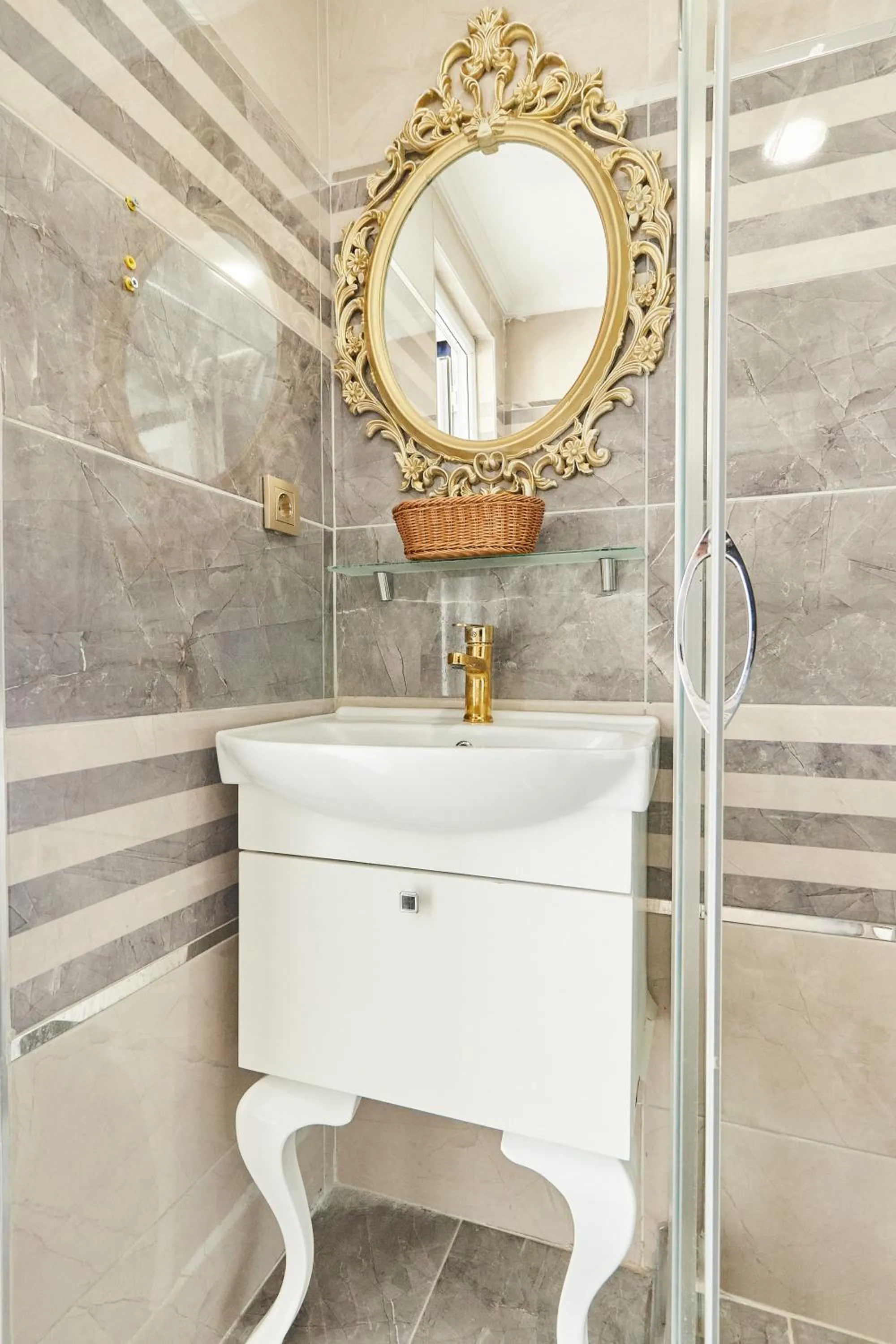 Bathroom in Armar Hotel