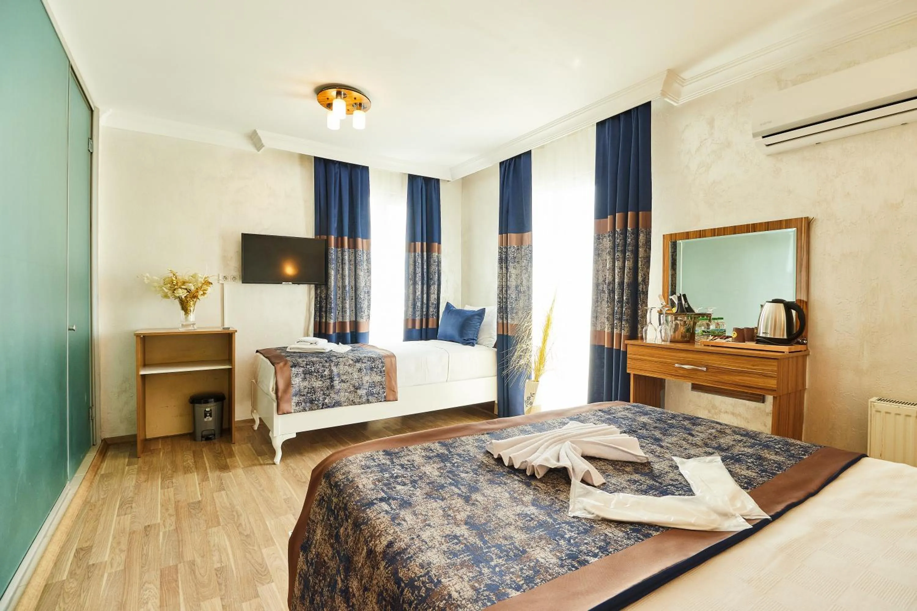 Photo of the whole room, Bed in Armar Hotel