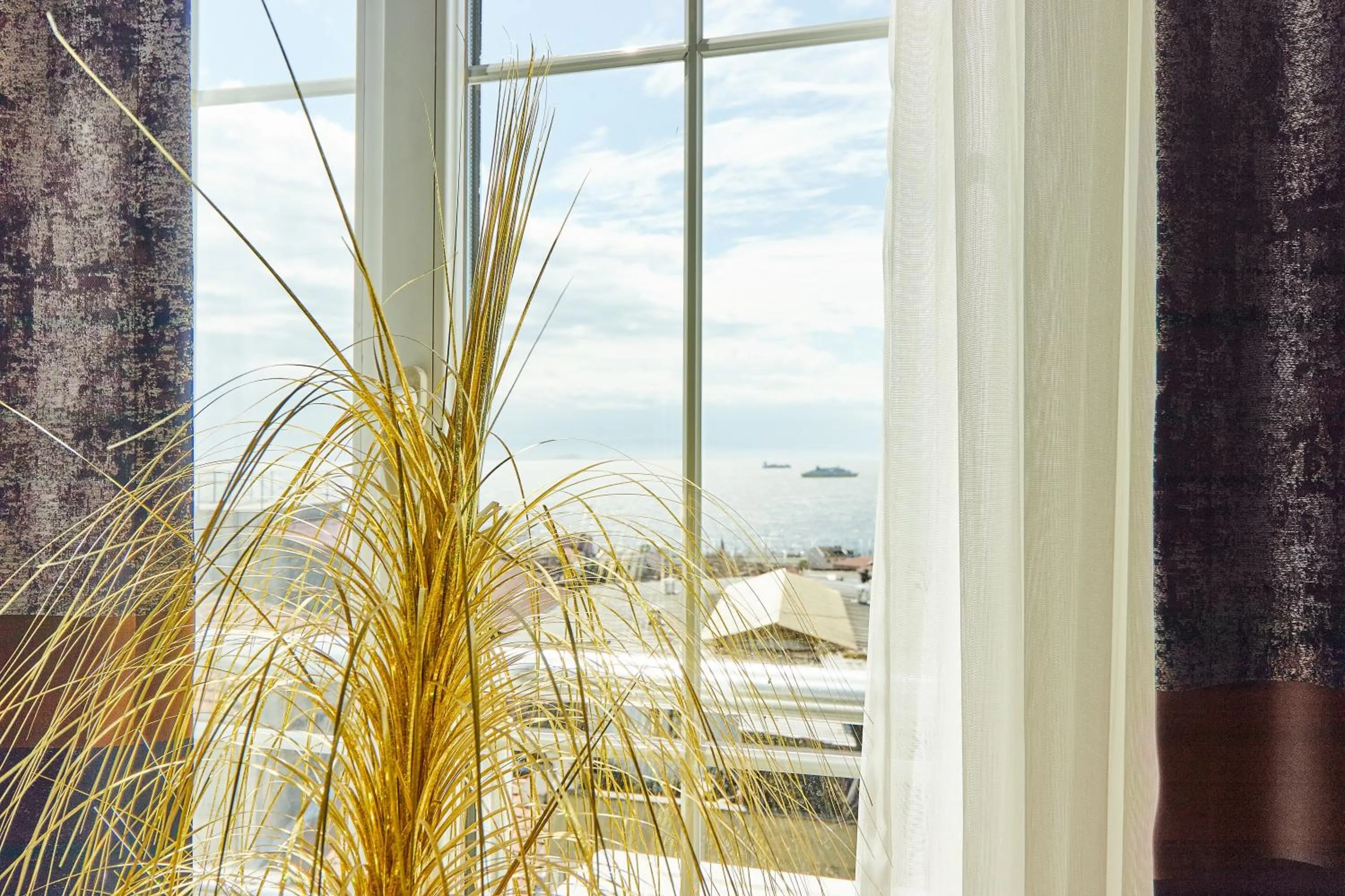 Standard Triple Room with Sea View in Armar Hotel