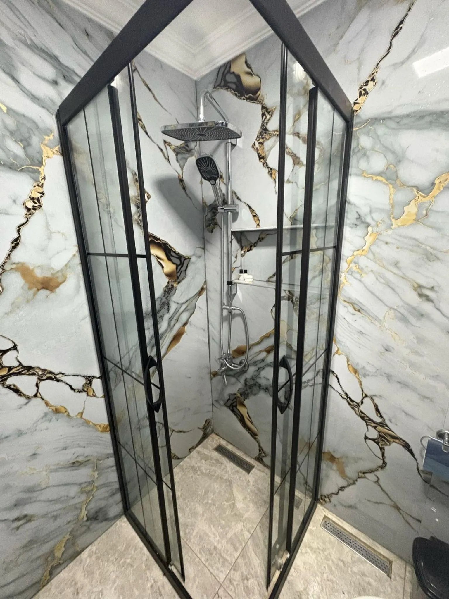 Shower in Armar Hotel