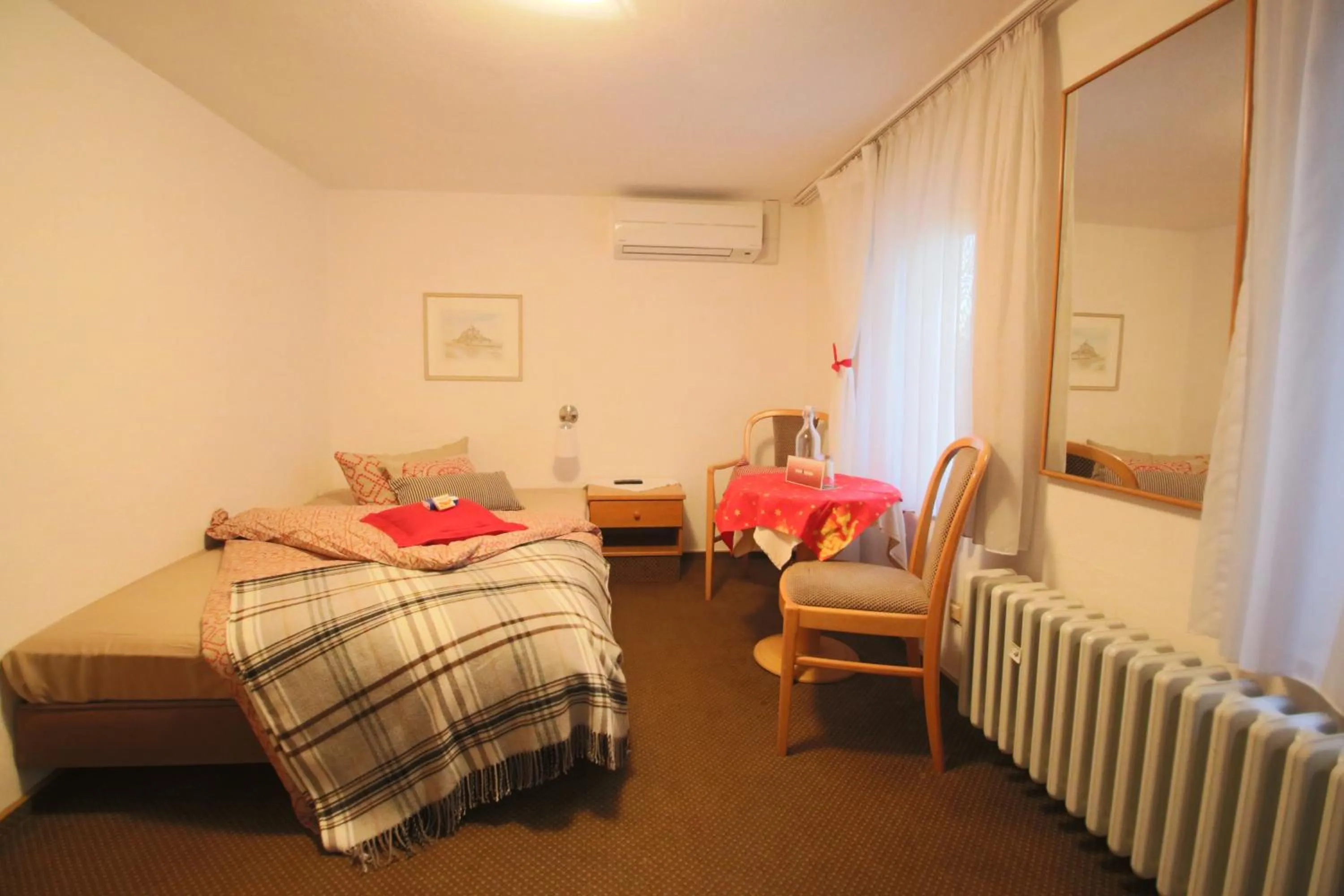Photo of the whole room, Bed in Hotel Barbarossa Garni