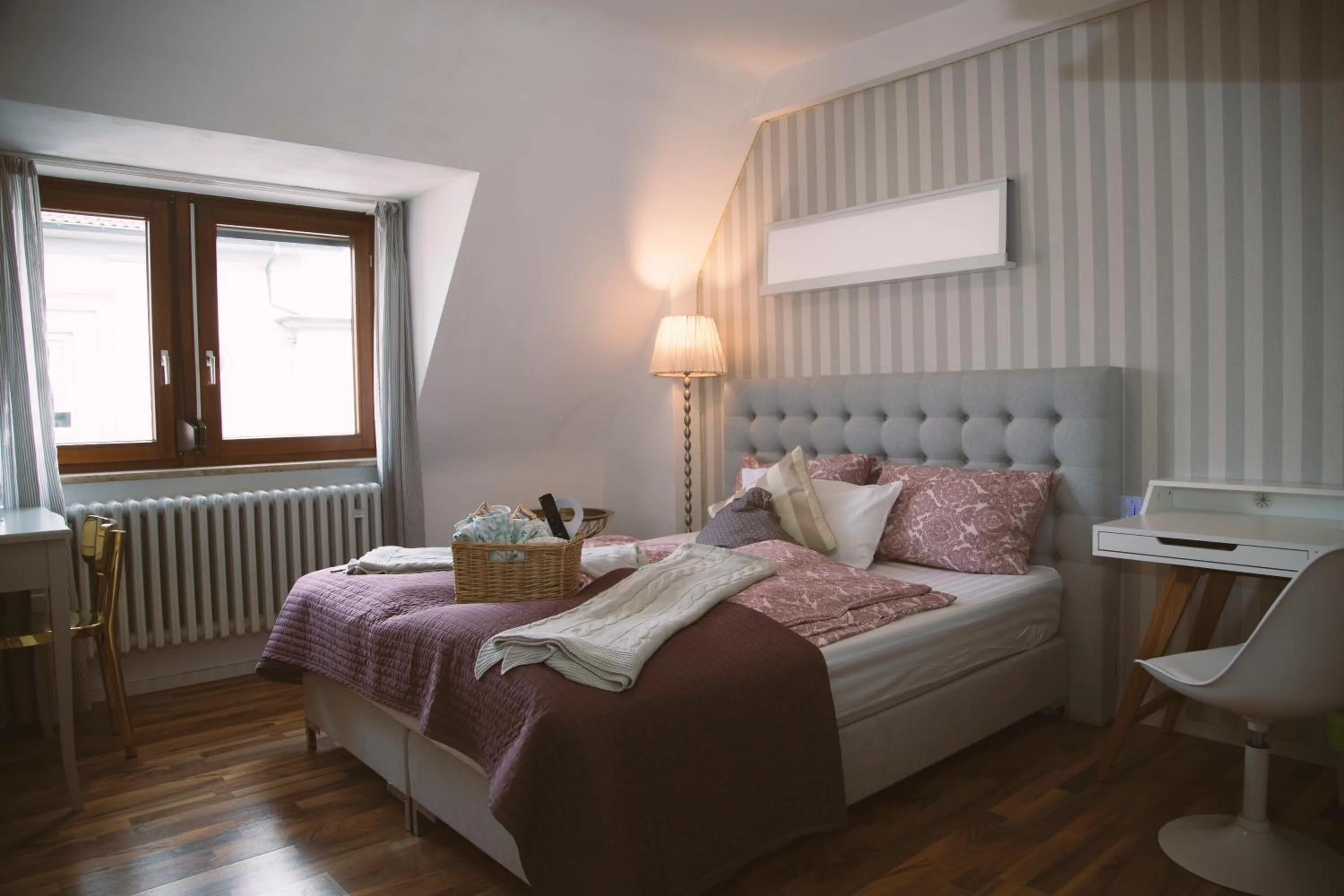 Staff, Bed in Hotel Barbarossa Garni