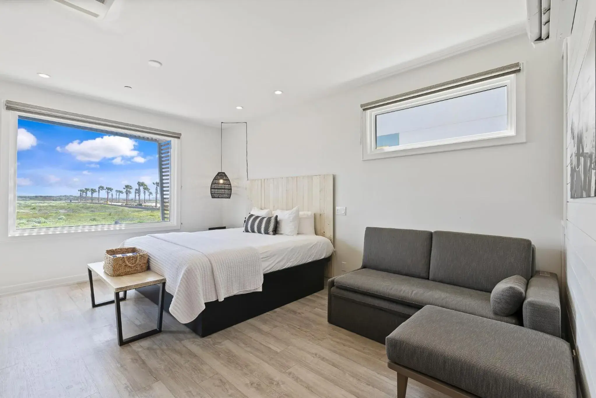 Bed in Lively Beach Bed in Lively Beach