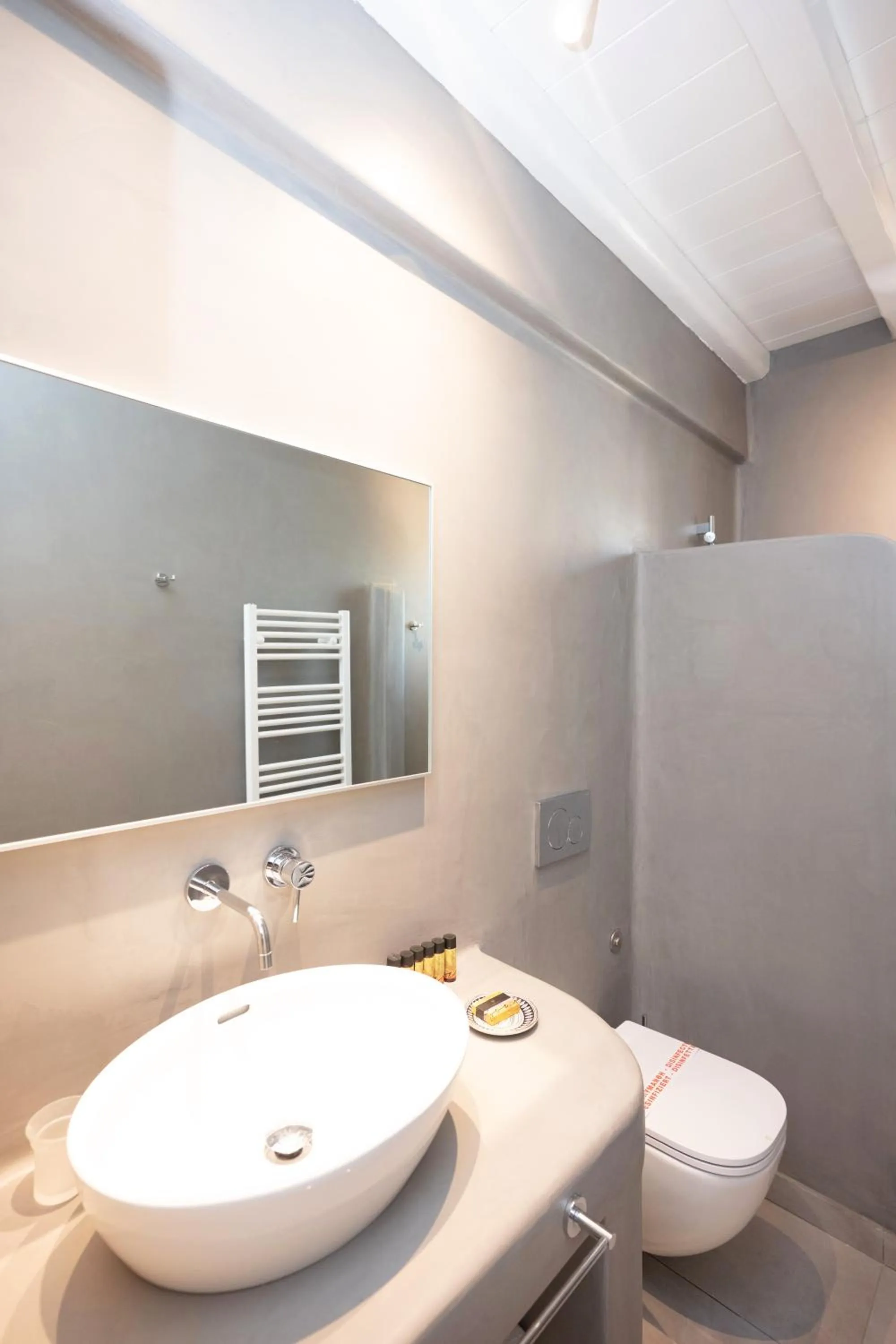 Toilet in Mykonos Dot Apartments