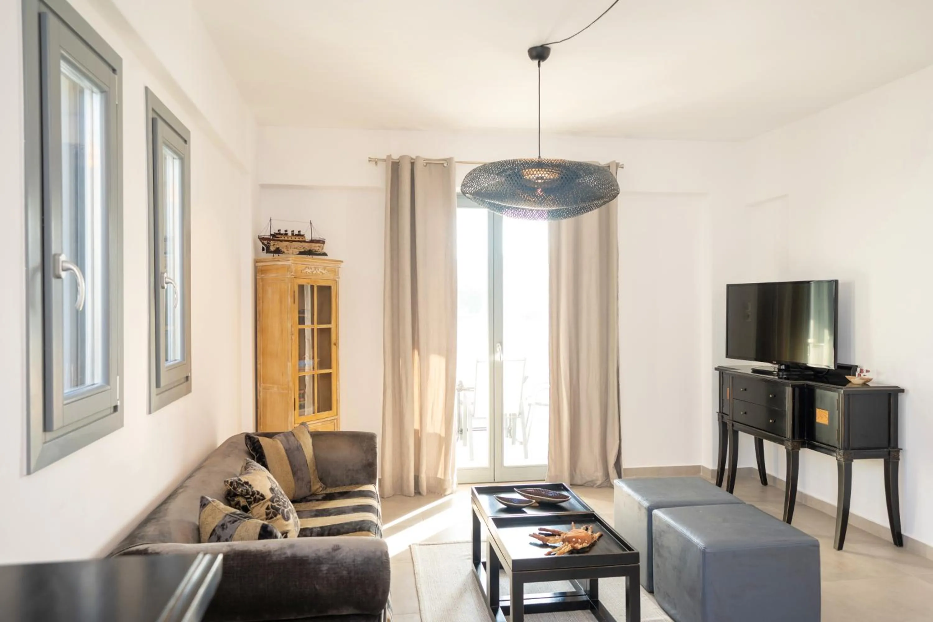 TV and multimedia in Mykonos Dot Apartments