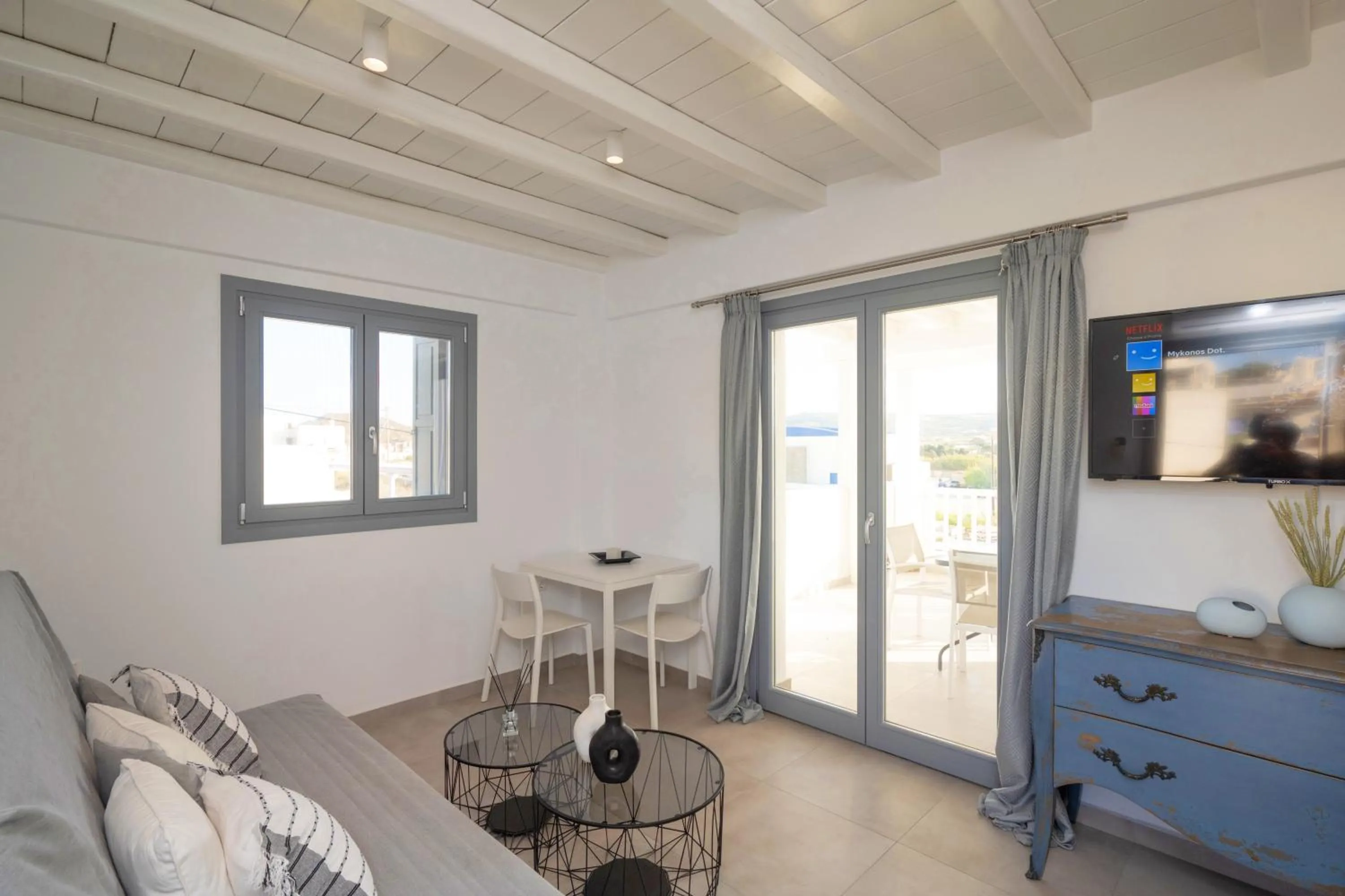 TV and multimedia in Mykonos Dot Apartments