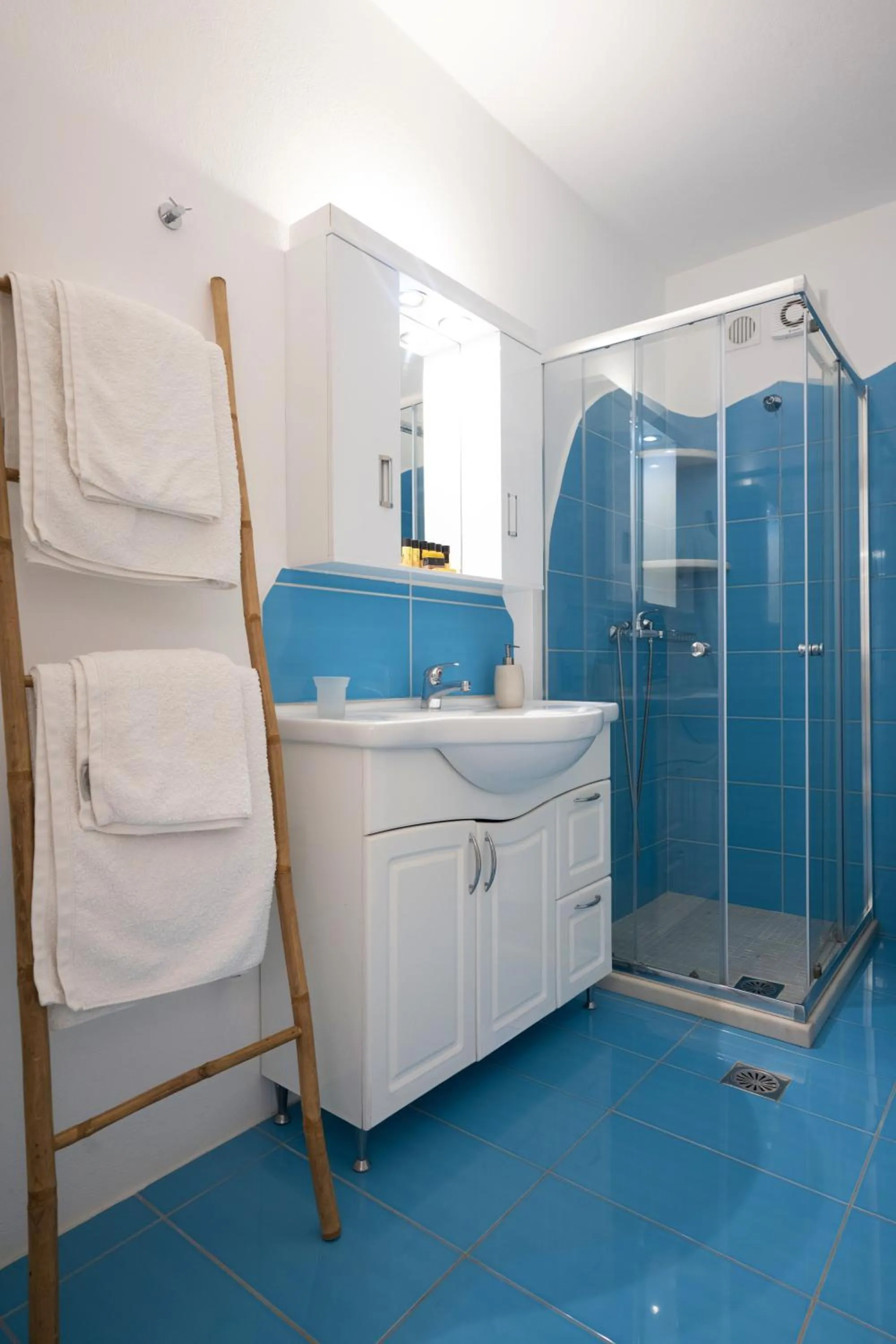 Shower in Mykonos Dot Apartments