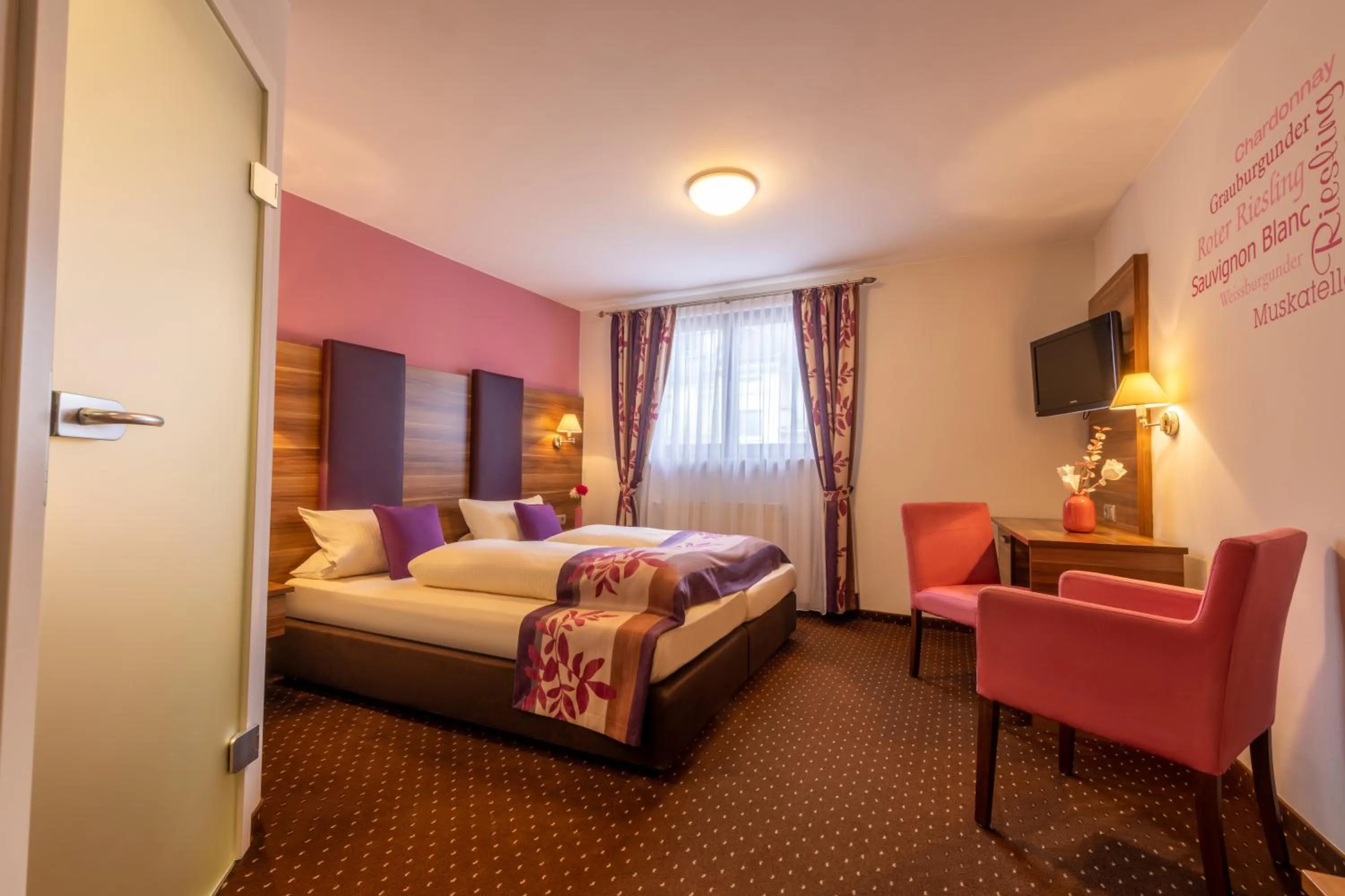 Photo of the whole room, Bed in Altdeutsche Weinstube - Superior