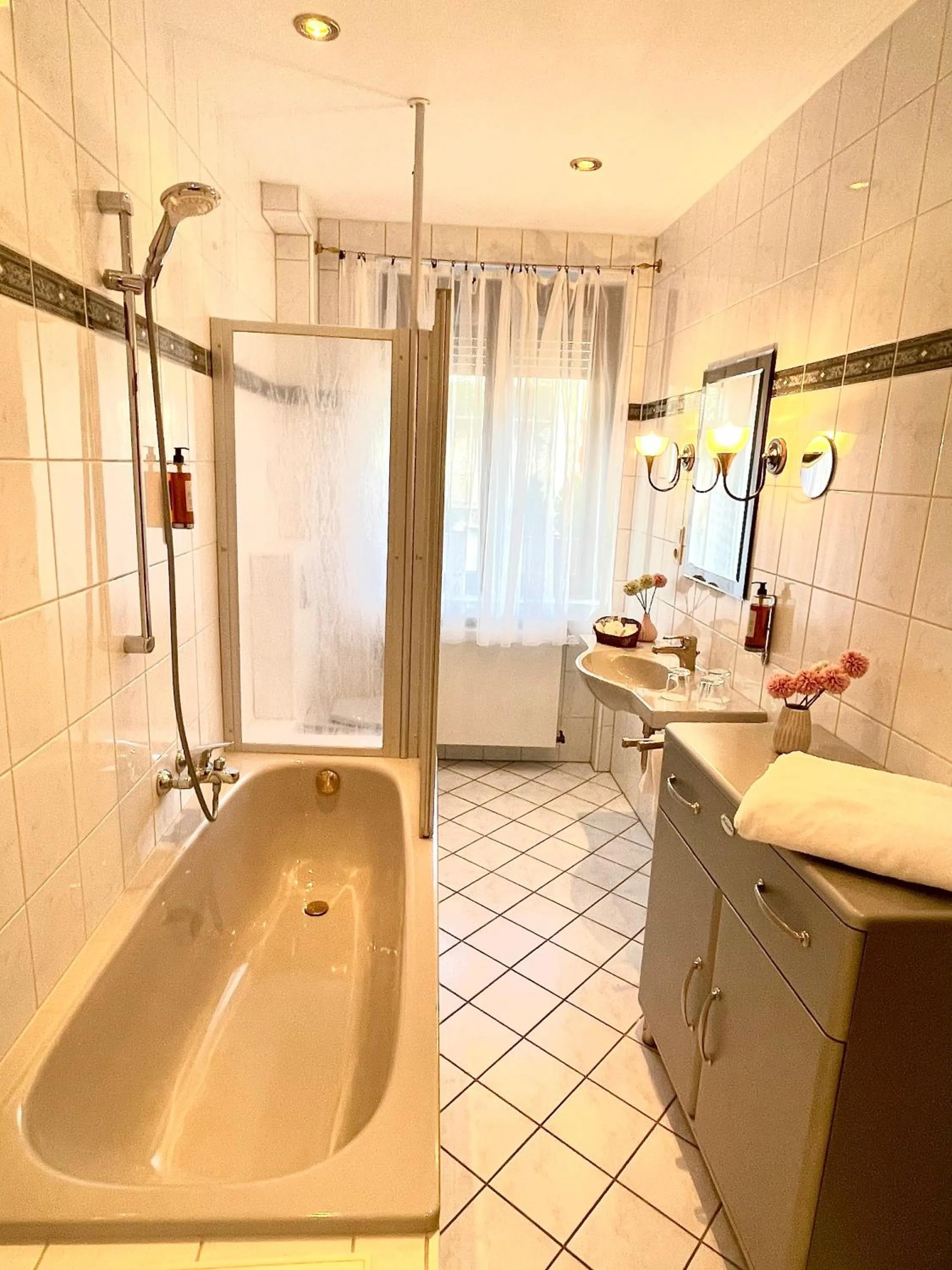 Bathroom in Altdeutsche Weinstube - Superior